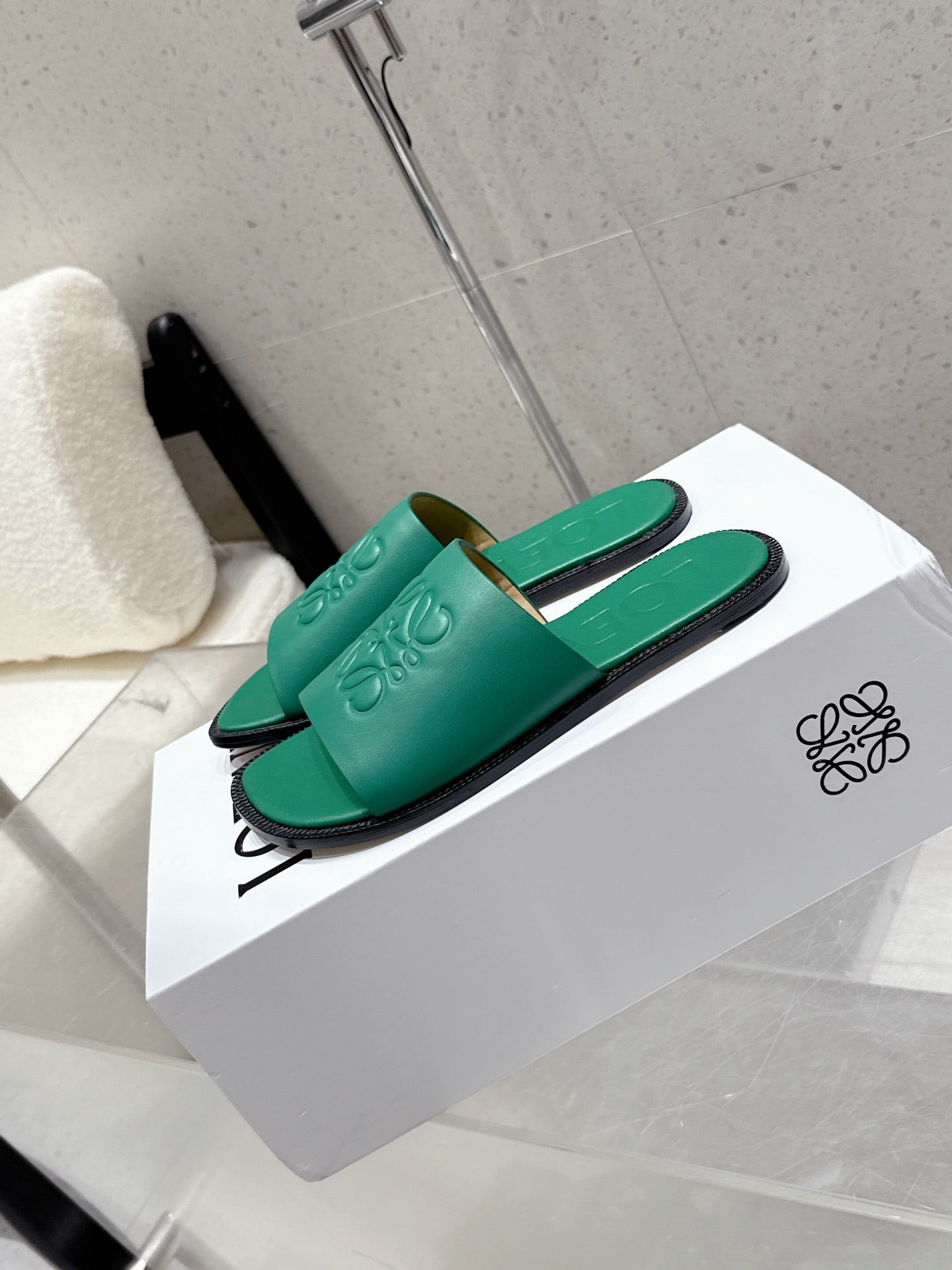 LOEWE 25 FLAT SLIPPERS VIBRANT GREEN CALFSKIN