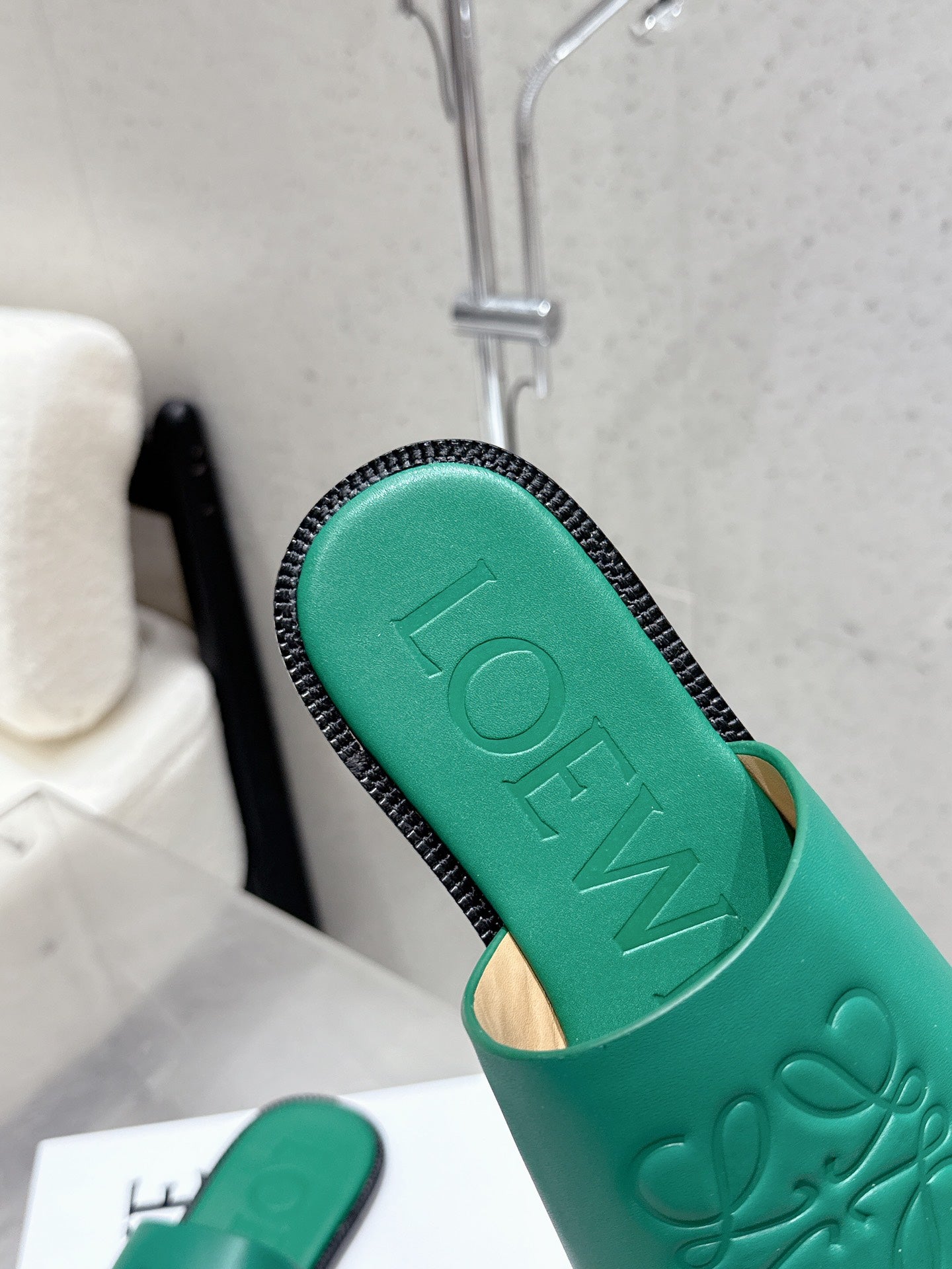 LOEWE 25 FLAT SLIPPERS VIBRANT GREEN CALFSKIN