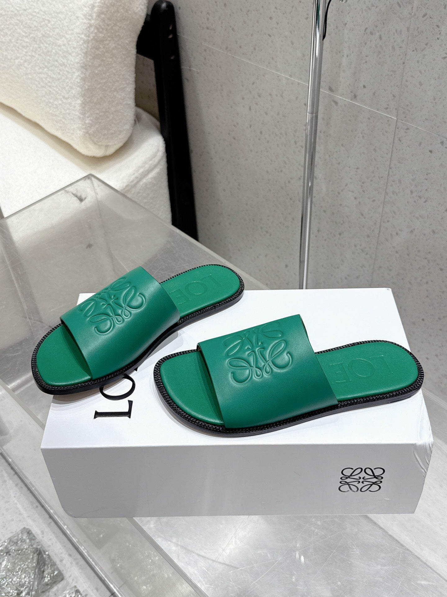 LOEWE 25 FLAT SLIPPERS VIBRANT GREEN CALFSKIN