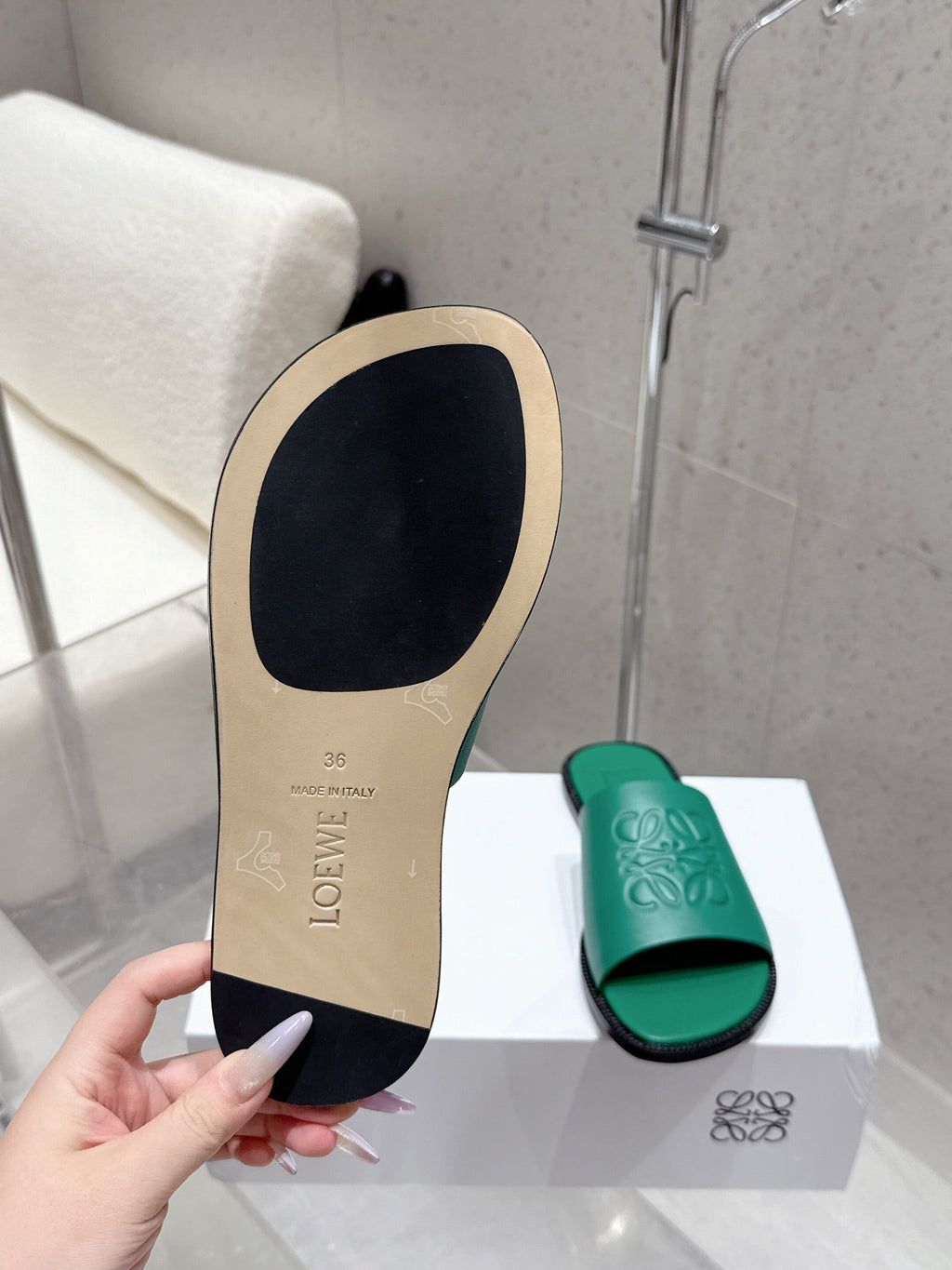 LOEWE 25 FLAT SLIPPERS VIBRANT GREEN CALFSKIN