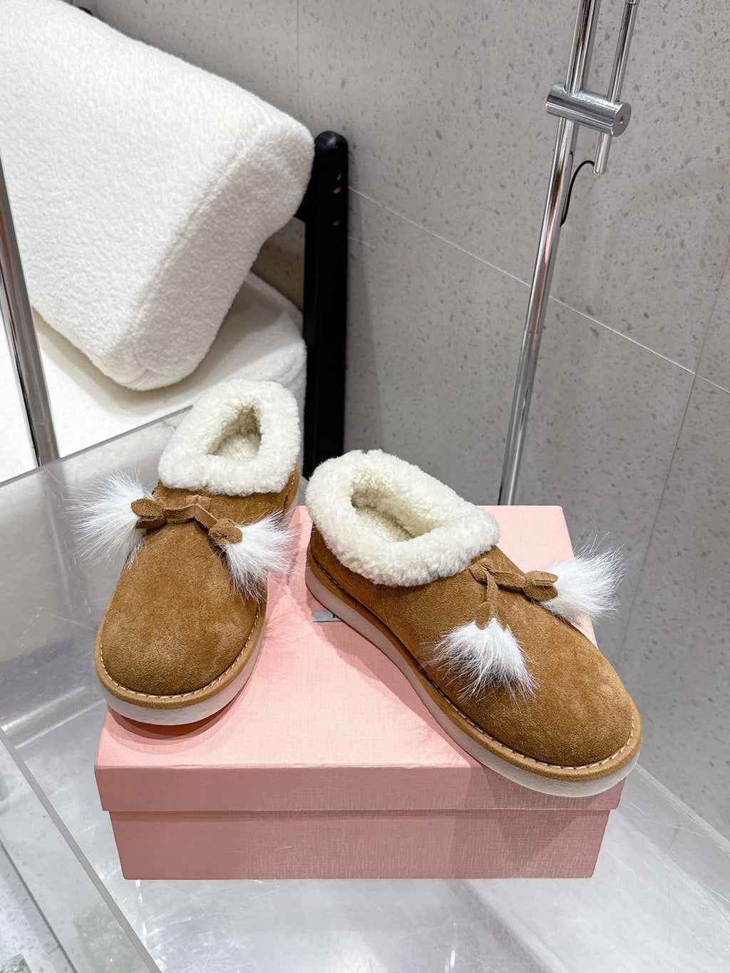 MM SHEARLING SHOES IN BROWN AND WHITE SUEDE