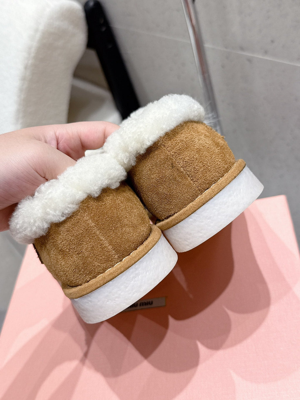 MM SHEARLING SHOES IN BROWN AND WHITE SUEDE