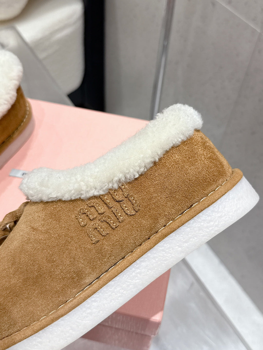 MM SHEARLING SHOES IN BROWN AND WHITE SUEDE