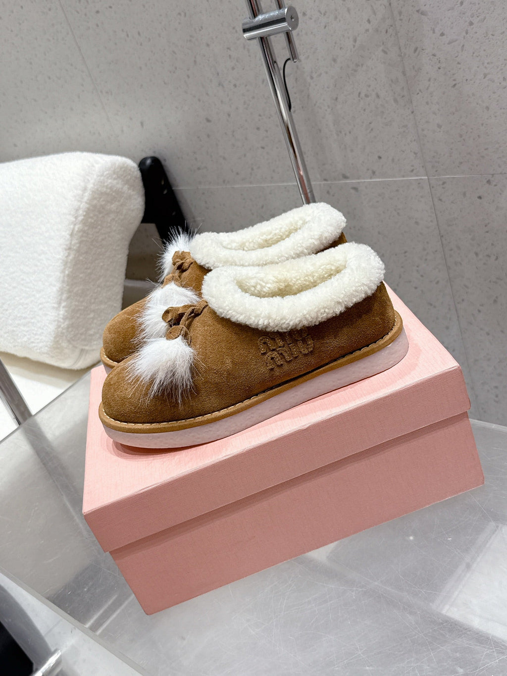 MM SHEARLING SHOES IN BROWN AND WHITE SUEDE