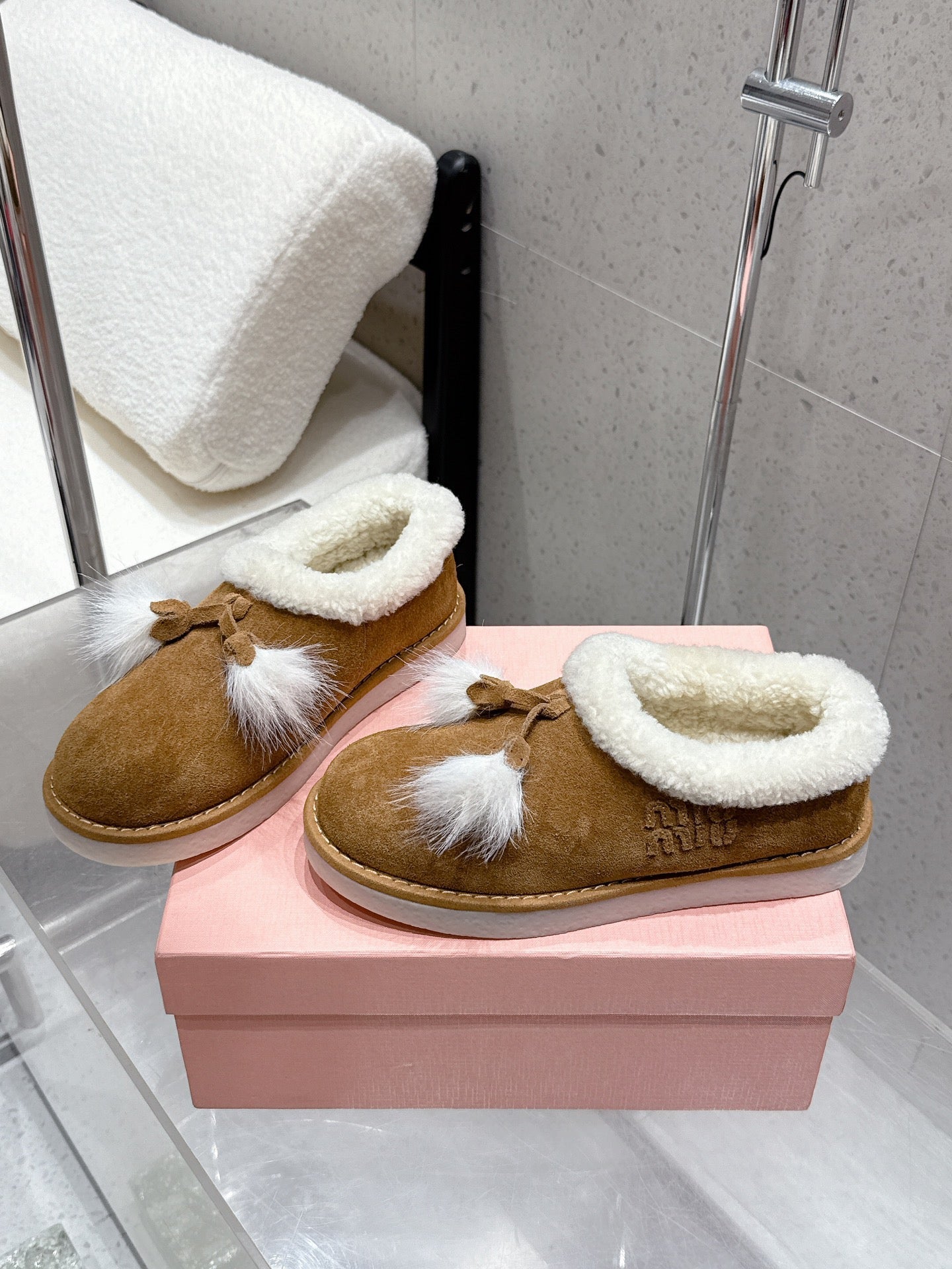 MM SHEARLING SHOES IN BROWN AND WHITE SUEDE