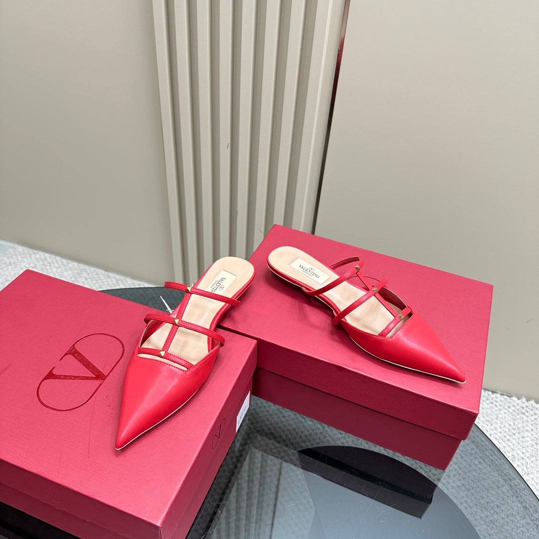 ROCKSTUD WISPY CHERRY RED CALFSKIN MULE 20MM