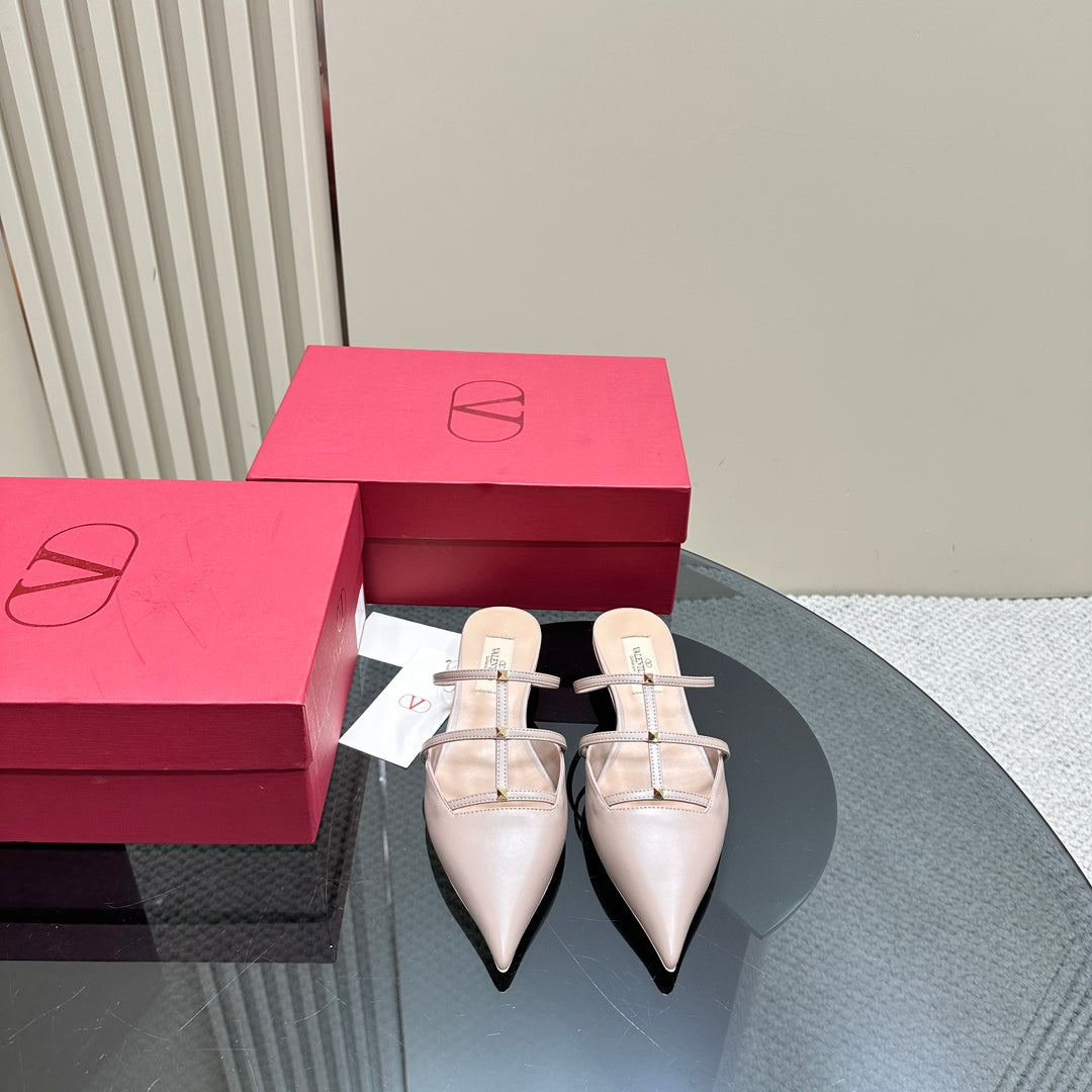 ROCKSTUD WISPY SOFT PINK CALFSKIN MULE 20MM