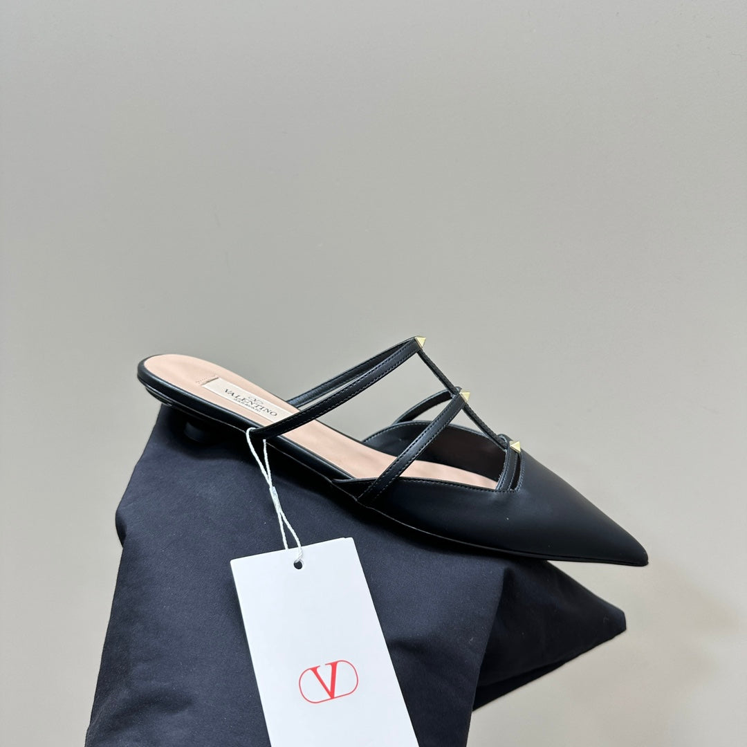 ROCKSTUD WISPY BLACK CALFSKIN MULE 20MM