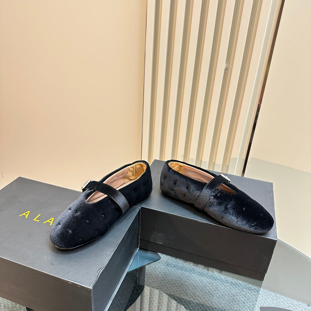 ALAIA BALLET FLATS IN BLACK VELVET