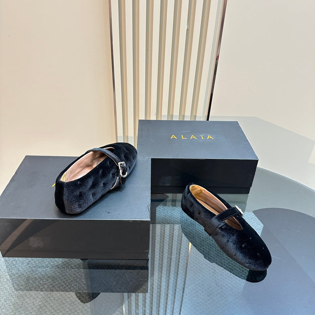 ALAIA BALLET FLATS IN BLACK VELVET