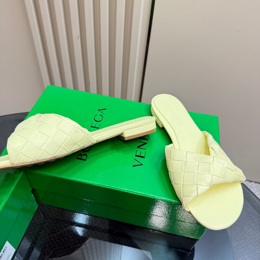 BLINK FLAT MULE IN PASTEL YELLOW INTRECCIATO LEATHER