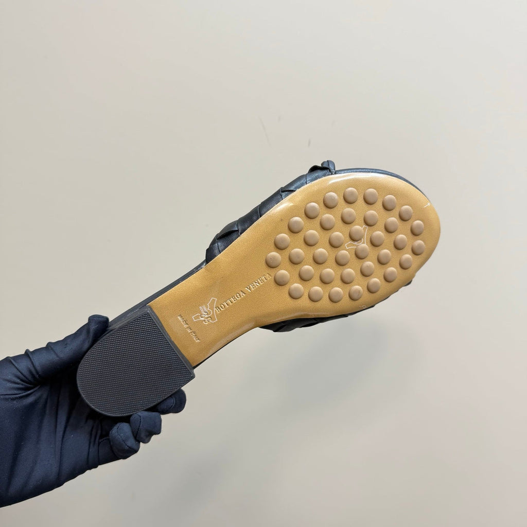 BLINK FLAT MULE IN BLACK INTRECCIATO LEATHER