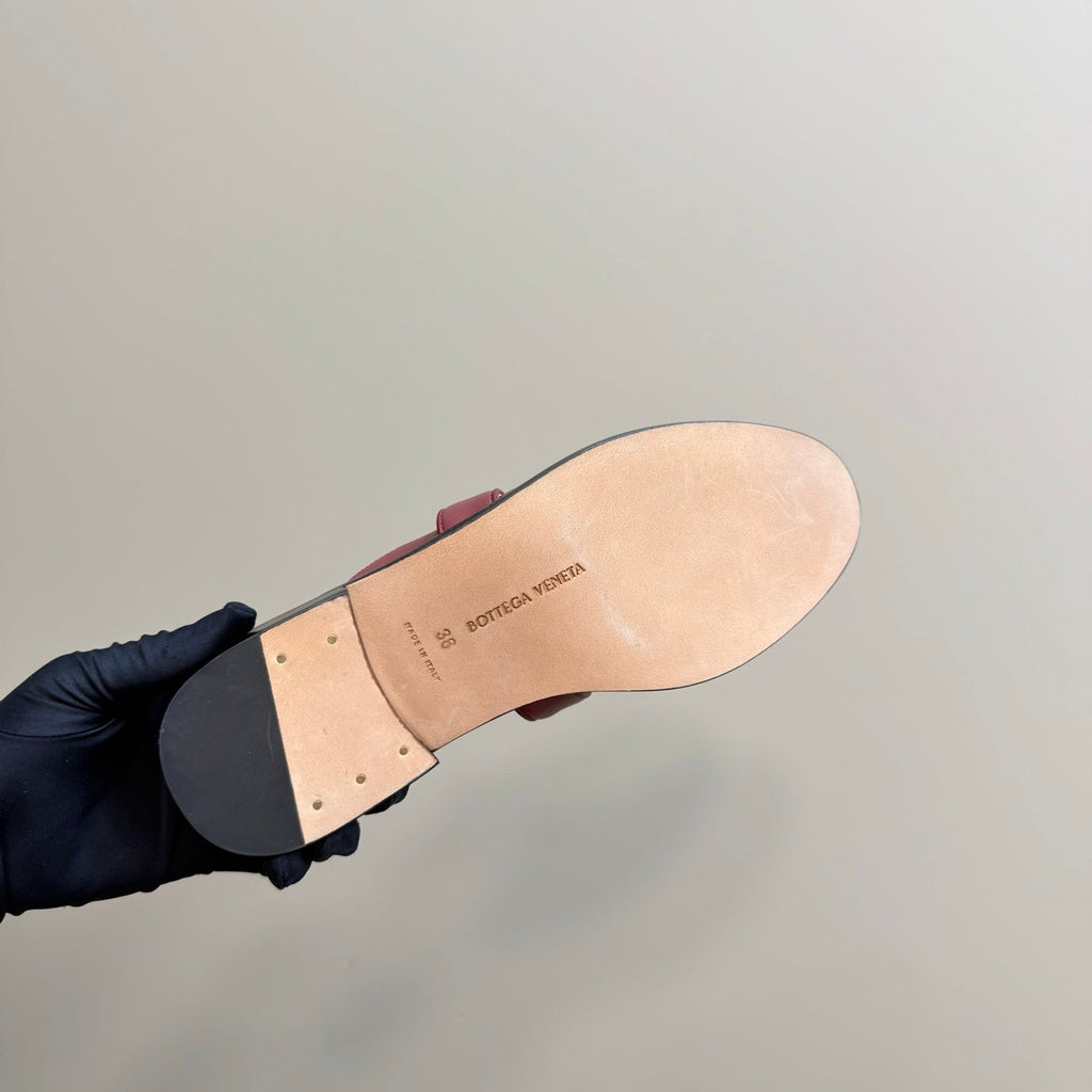 ASTAIRE MULE IN BERRY RED CALFSKIN WITH GOLD HARDWARE