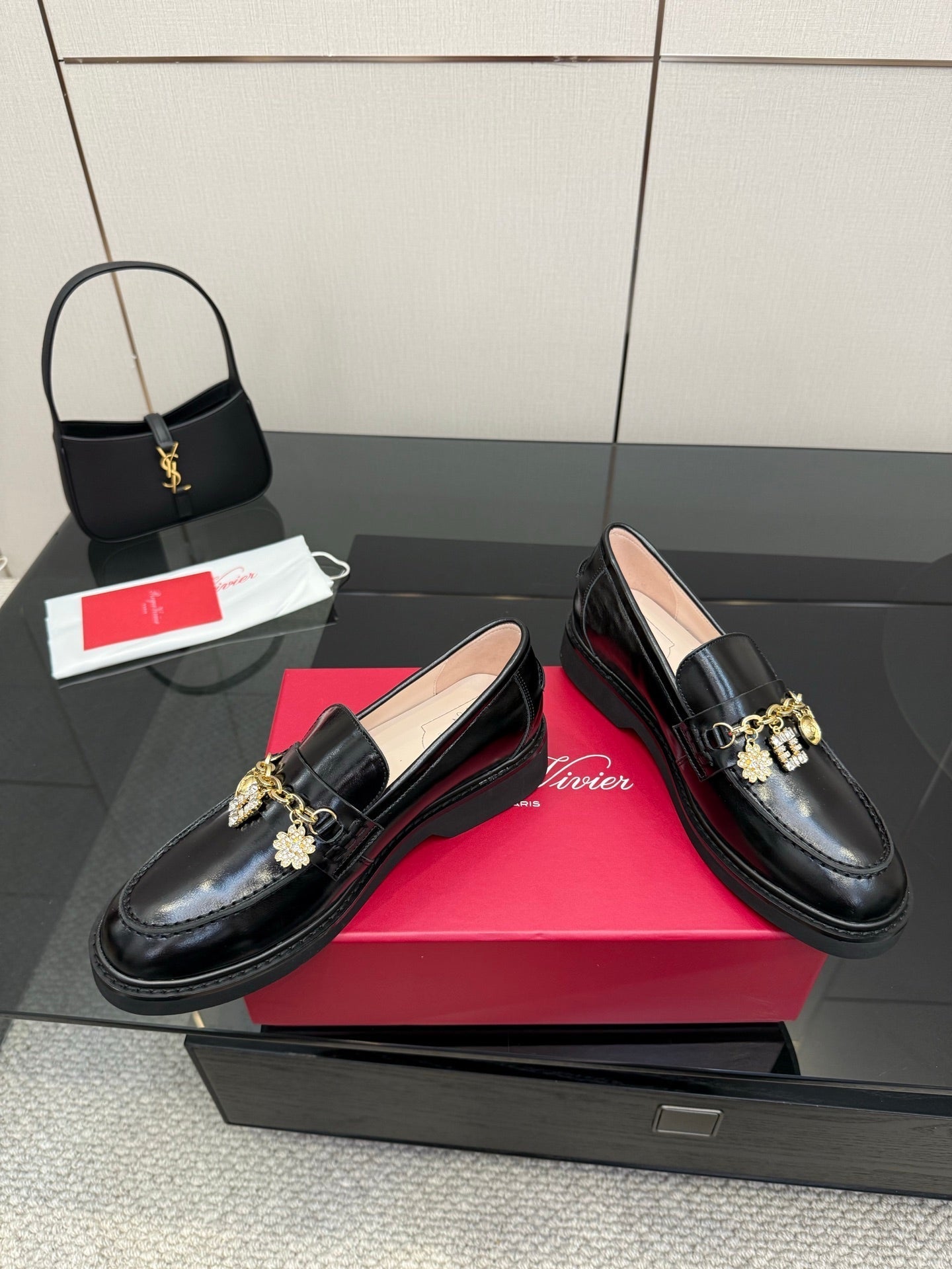 ROGER VIVIER 25S RANGERS CHAIN LOAFER IN BLACK CALFSKIN