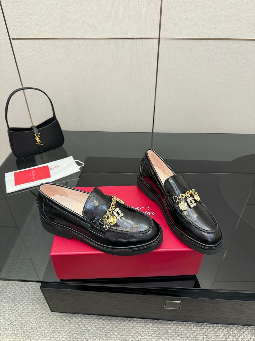 ROGER VIVIER 25S RANGERS CHAIN LOAFER IN BLACK CALFSKIN