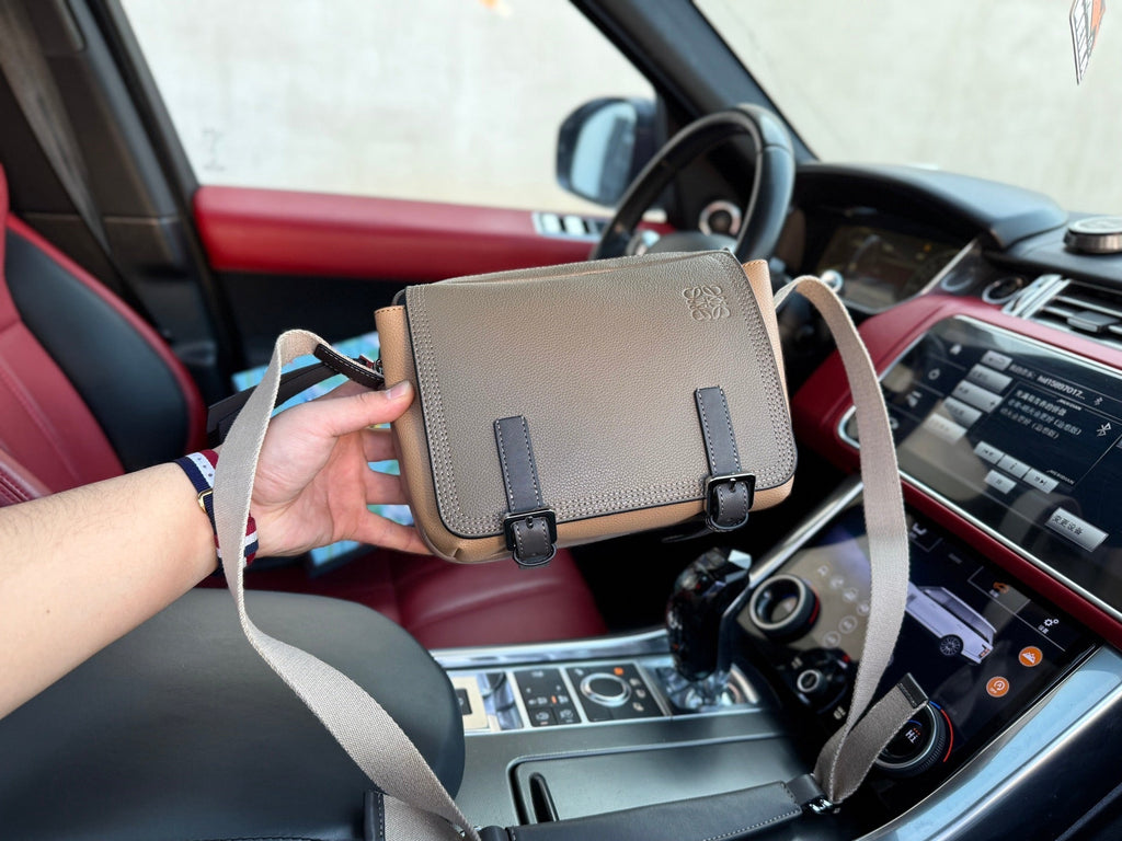 XS MILITARY MESSENGER 25 BAG IN LIGHT BROWN CALFSKIN