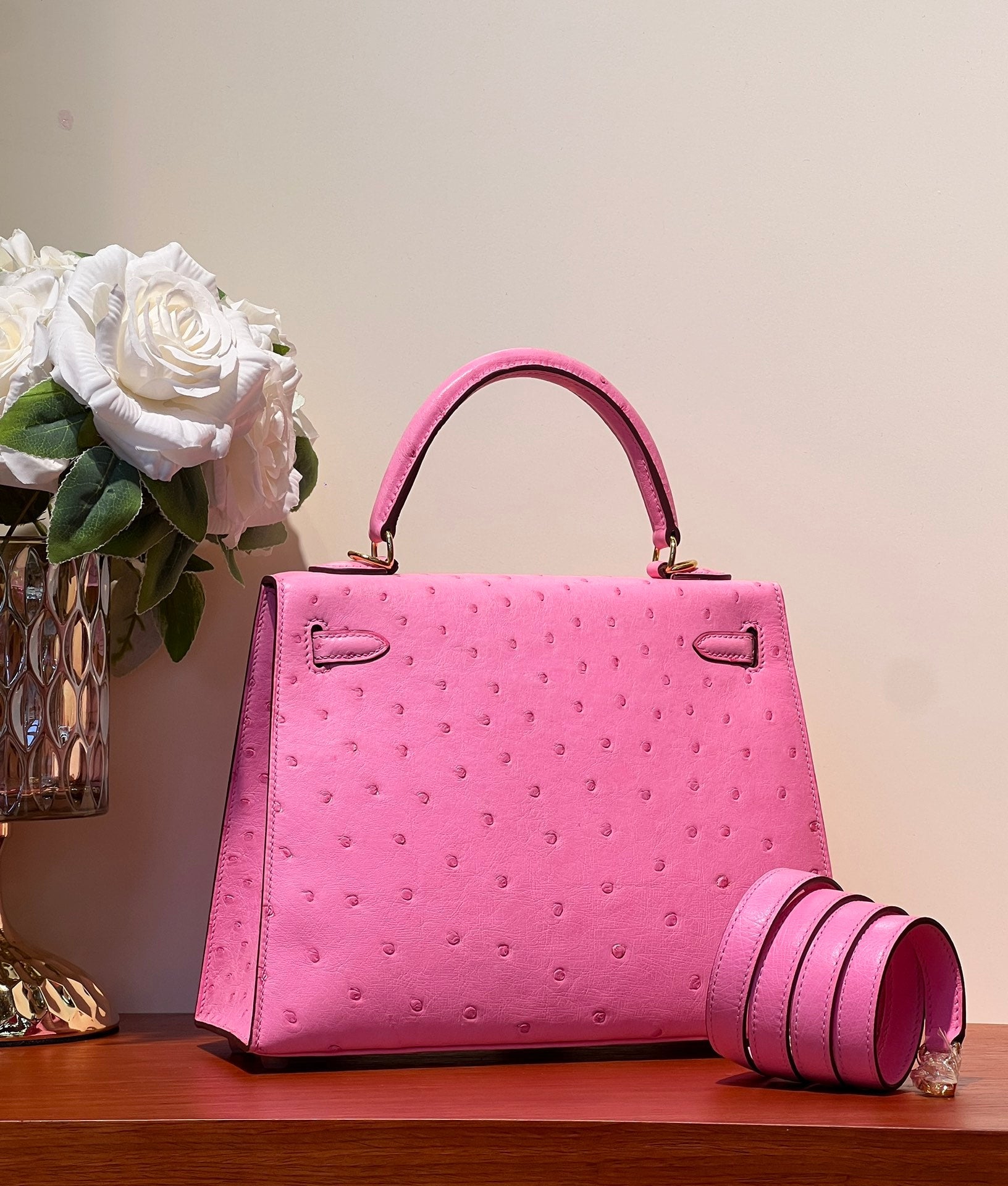 KELLY SELLIER 25 BAG IN DOLL PINK OSTRICH LEATHER WITH GOLD HARDWARE