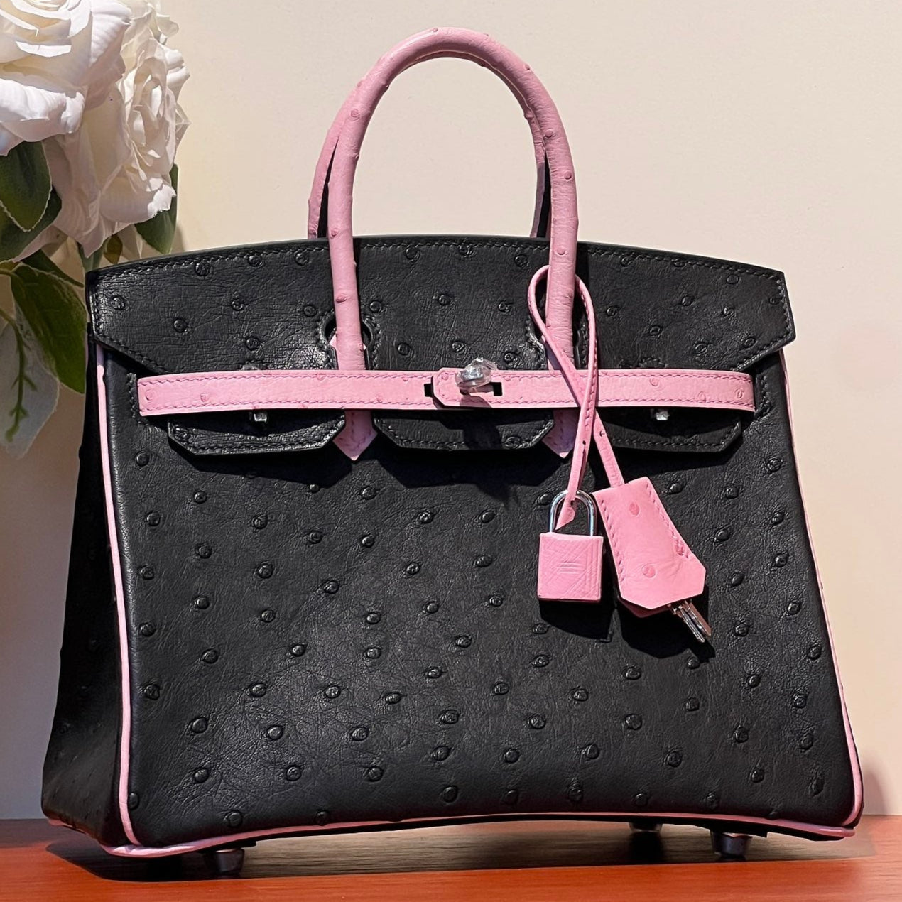 KELLY  SELLIER 25 BAG IN BLACK MIX BABY PINK OSTRICH LEATHER