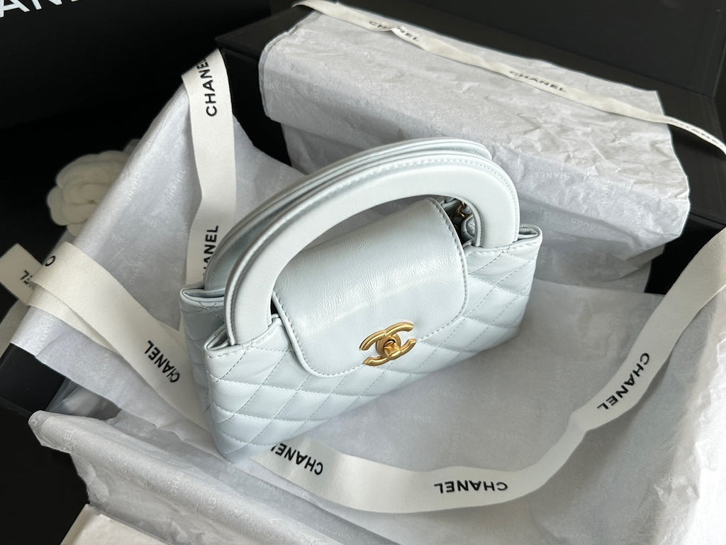 CHANEL VINTAGE KELLY 25S 19 CM IN PASTEL MINT GREEN LAMBSKIN WITH GOLD HARDWARE