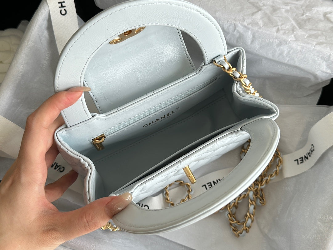 CHANEL VINTAGE KELLY 25S 19 CM IN PASTEL MINT GREEN LAMBSKIN WITH GOLD HARDWARE