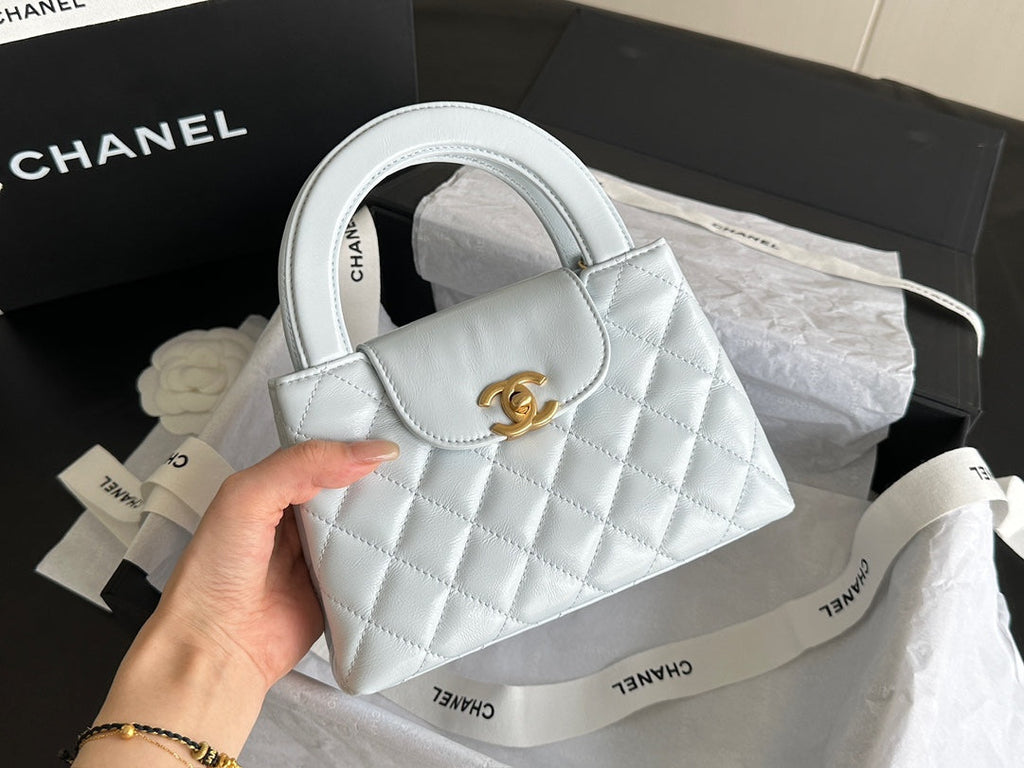 CHANEL VINTAGE KELLY 25S 19 CM IN PASTEL MINT GREEN LAMBSKIN WITH GOLD HARDWARE
