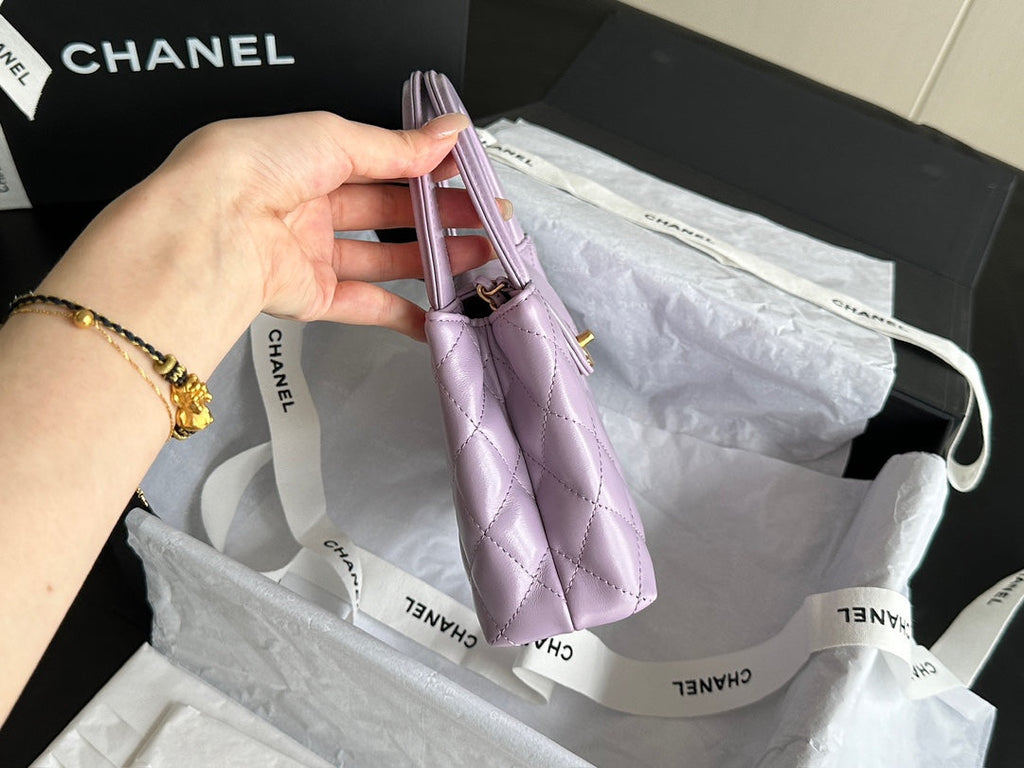 CHANEL VINTAGE KELLY 25S 19 CM IN PURPLE LAMBSKIN WITH GOLD HARDWARE