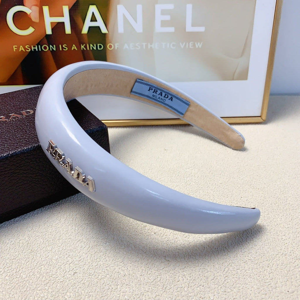 THICK HEADBAND IN SKY BLUE GLOSSY CALFSKIN 278255