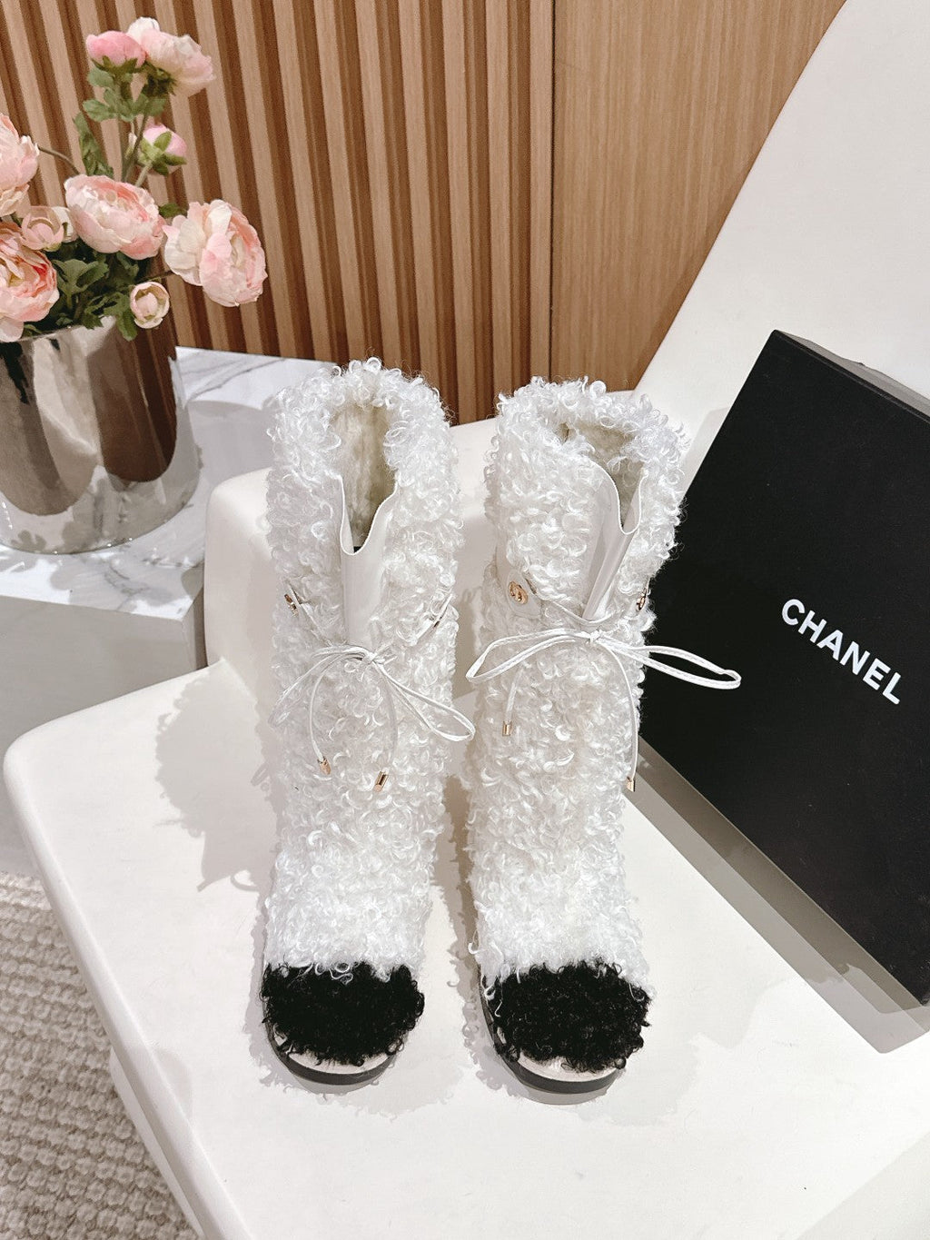 SHORT BOOTS IN WHITE LAMB FUR AND LAMBSKIN 962188