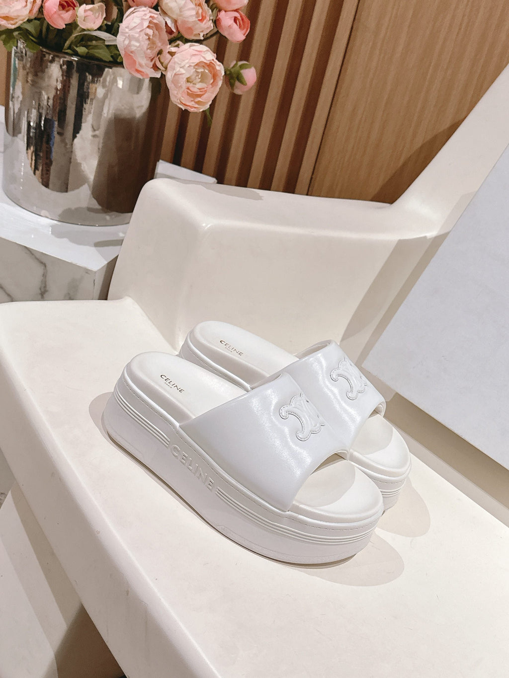 BLOCK SLIDE WITH TRIOMPHE IN WHITE SMOOTH LAMBSKIN