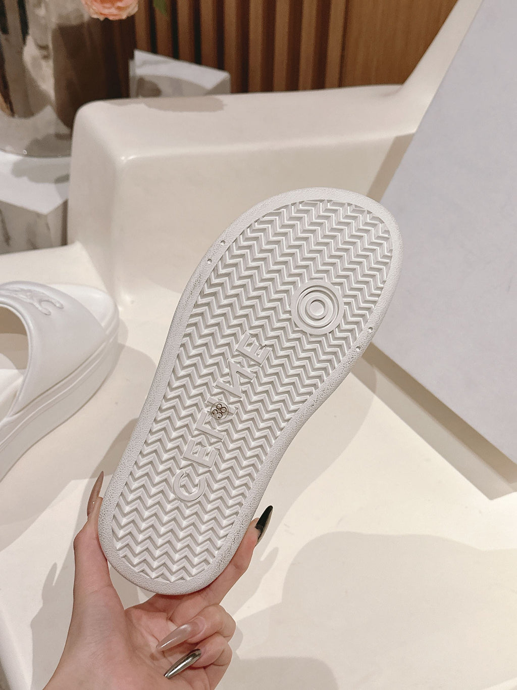 BLOCK SLIDE WITH TRIOMPHE IN WHITE SMOOTH LAMBSKIN