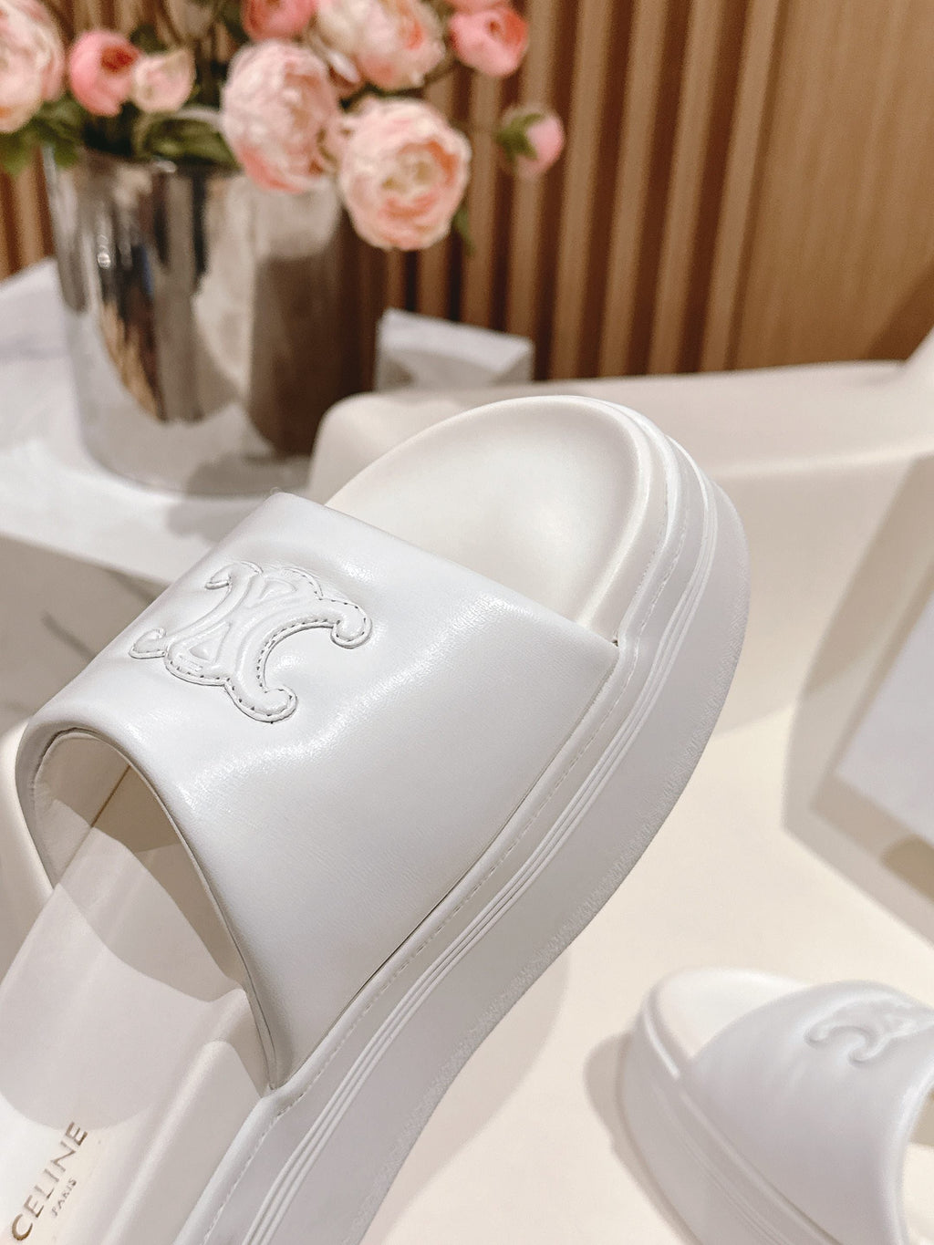 BLOCK SLIDE WITH TRIOMPHE IN WHITE SMOOTH LAMBSKIN