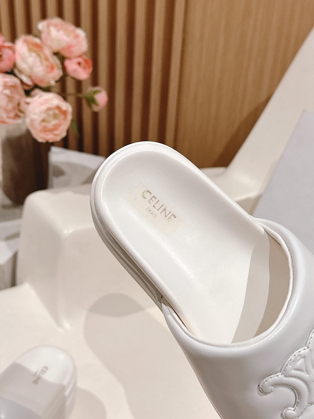 BLOCK SLIDE WITH TRIOMPHE IN WHITE SMOOTH LAMBSKIN