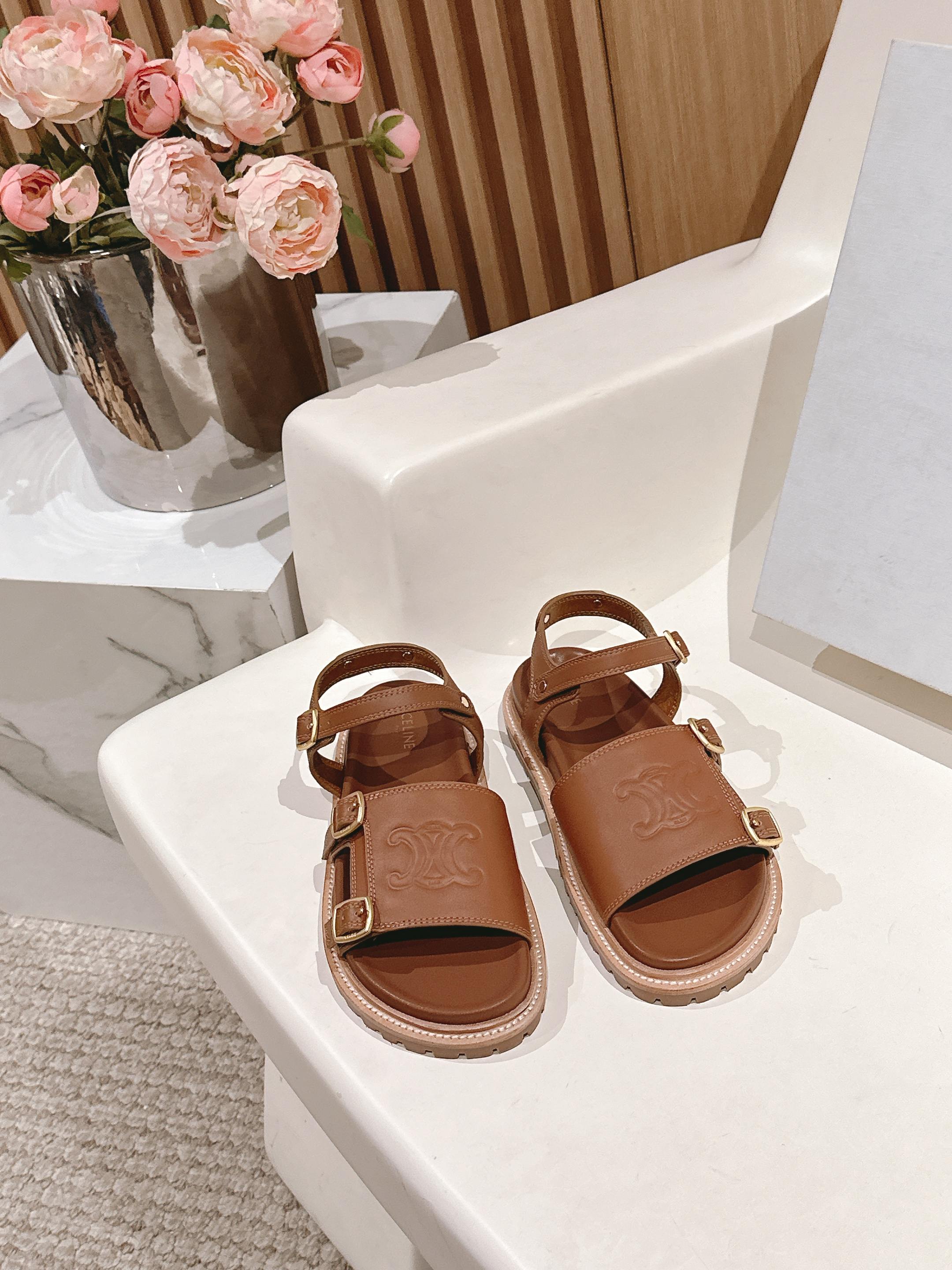 FLAT SANDALS IN RUST BROWN TRIOMPHE EMBOSSED SMOOTH CALFSKIN