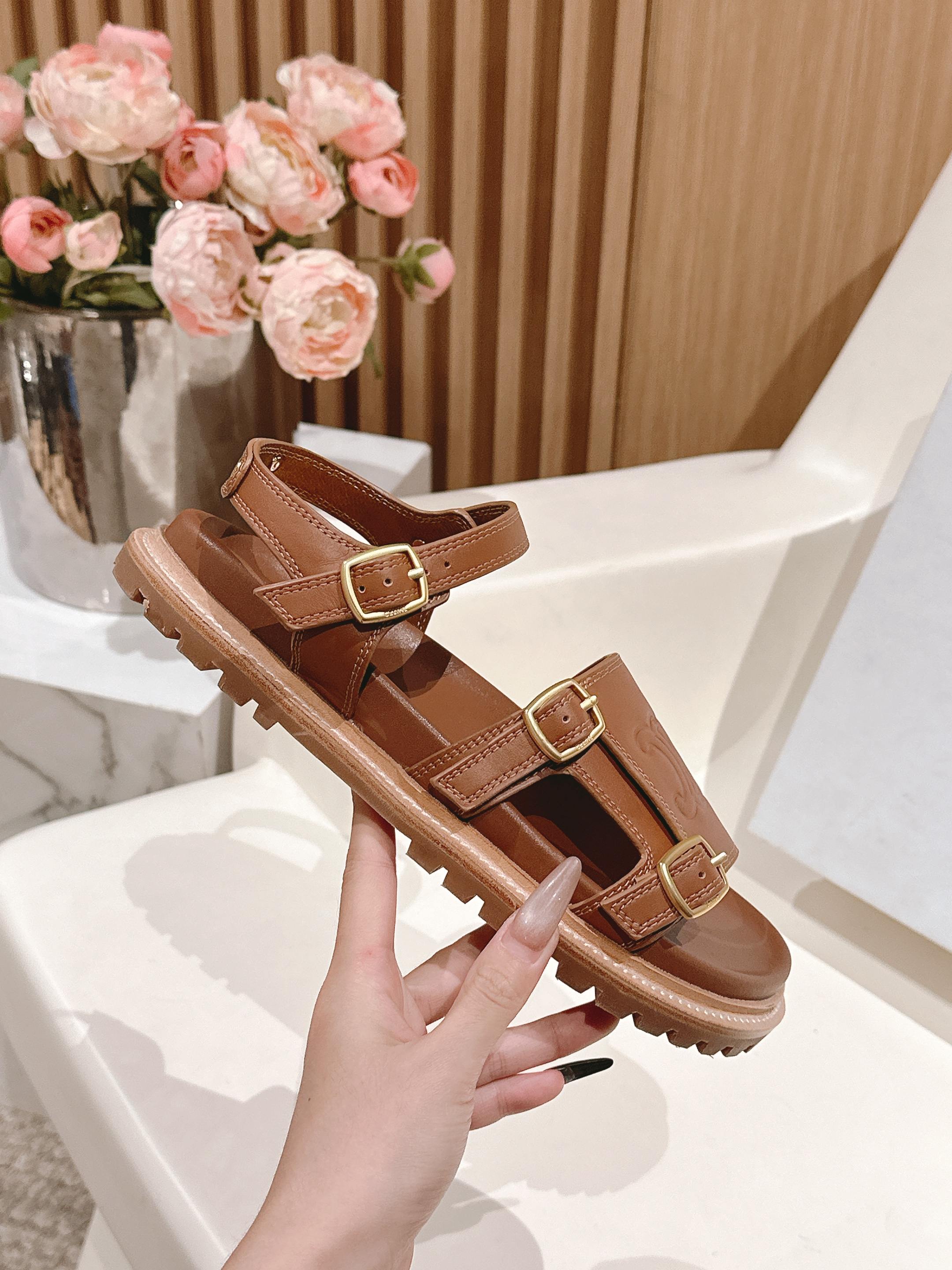 FLAT SANDALS IN RUST BROWN TRIOMPHE EMBOSSED SMOOTH CALFSKIN