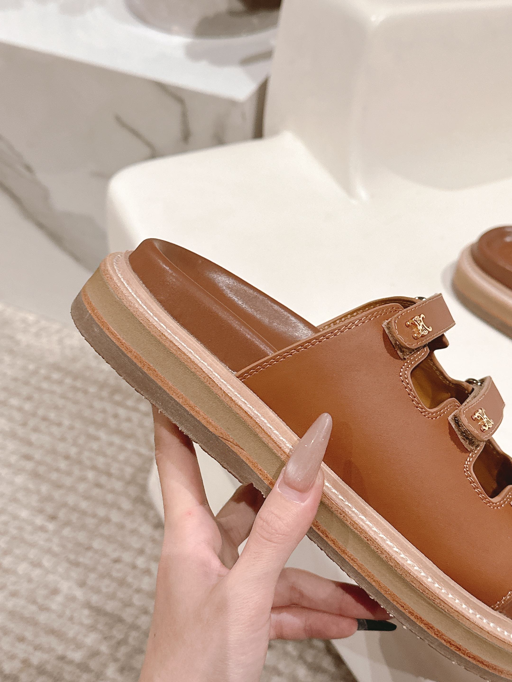 TRIOMPHE SANDALS IN BROWN CALFSKIN