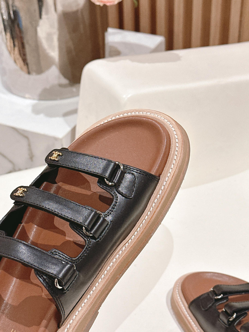 TRIOMPHE SANDALS IN BLACK CALFSKIN