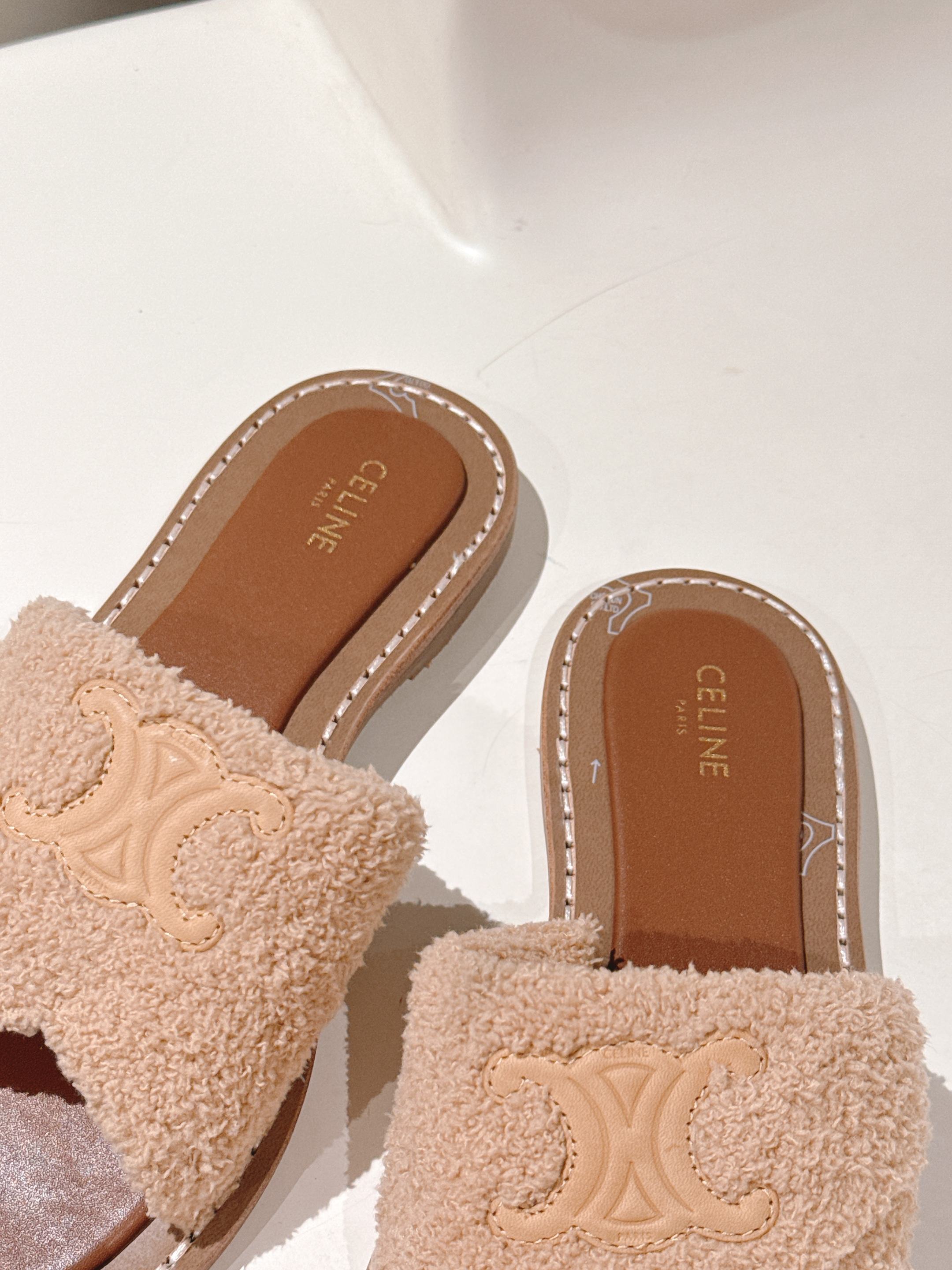 CELINE 25S LYMPIA TWISTED SANDAL IN BEIGE SPONGE FABRIC