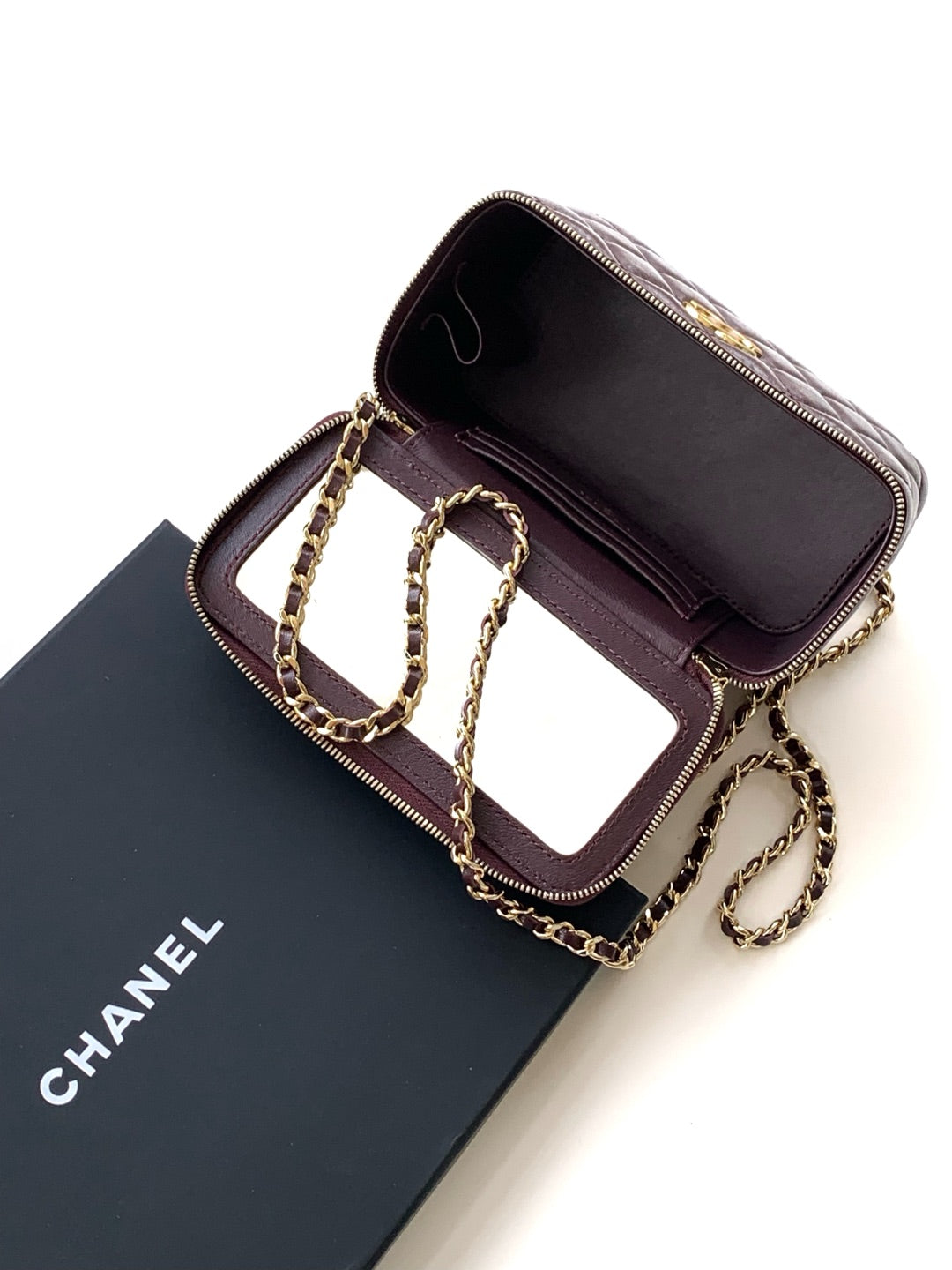 SMALL VANITY CASE WITH HANDLE 17 IN WINE RED LAMBSKIN GOLD HARDWARE