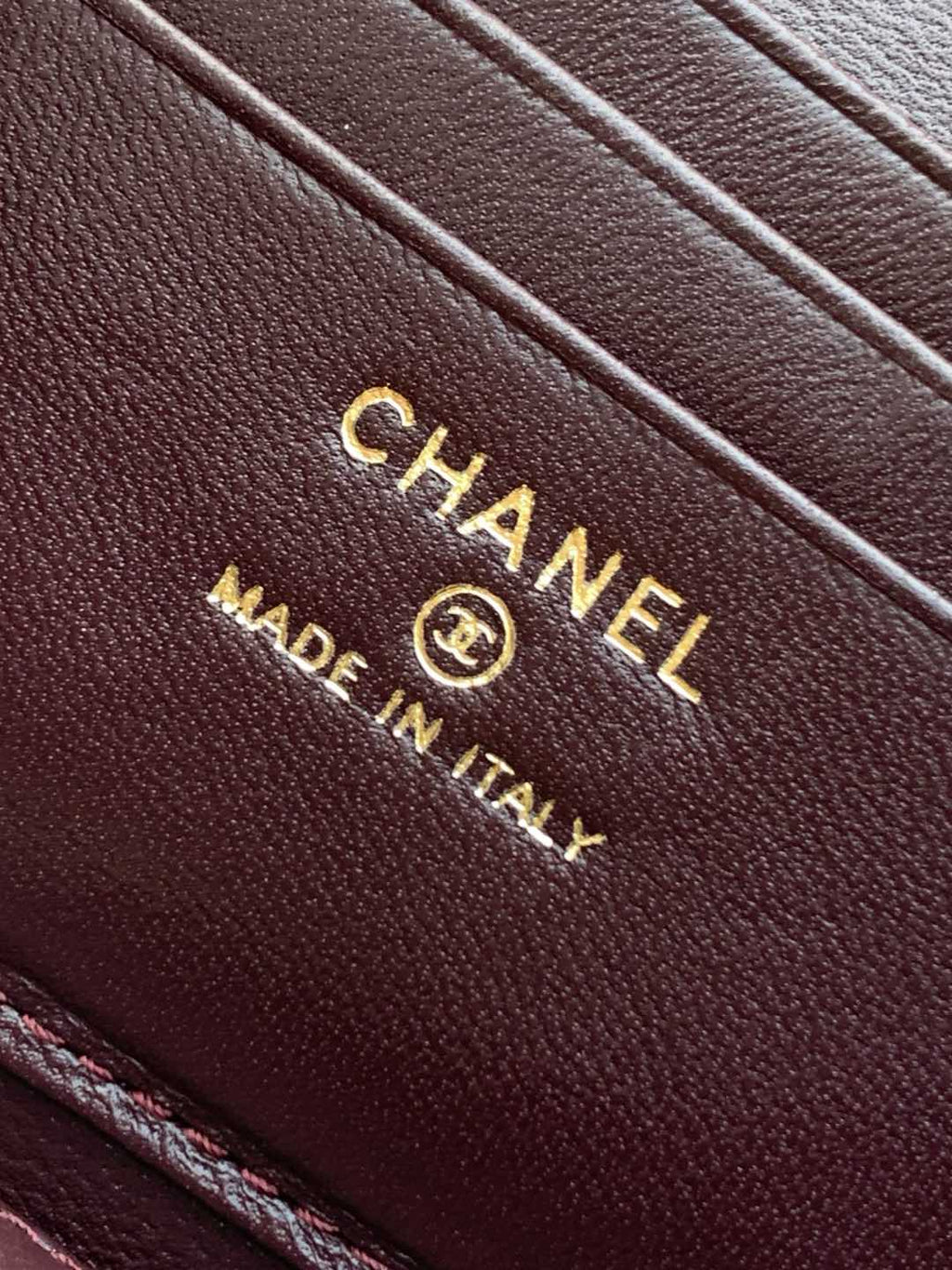 SMALL VANITY CASE WITH HANDLE 17 IN WINE RED LAMBSKIN GOLD HARDWARE