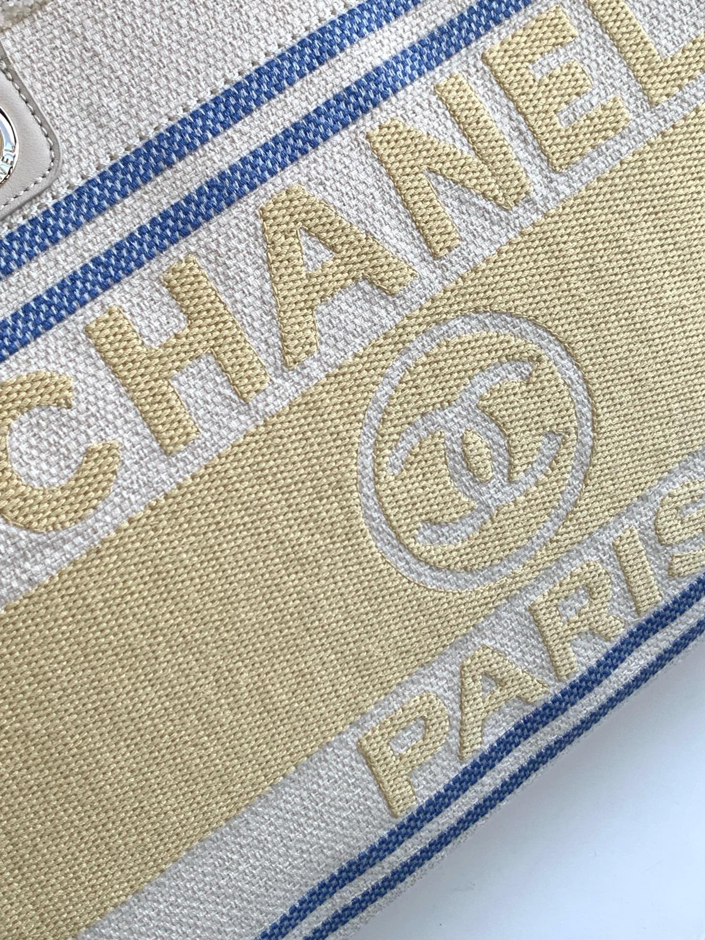 SHOPPING BAG 38 IN WHITE BLUE AND YELLOW CANVAS