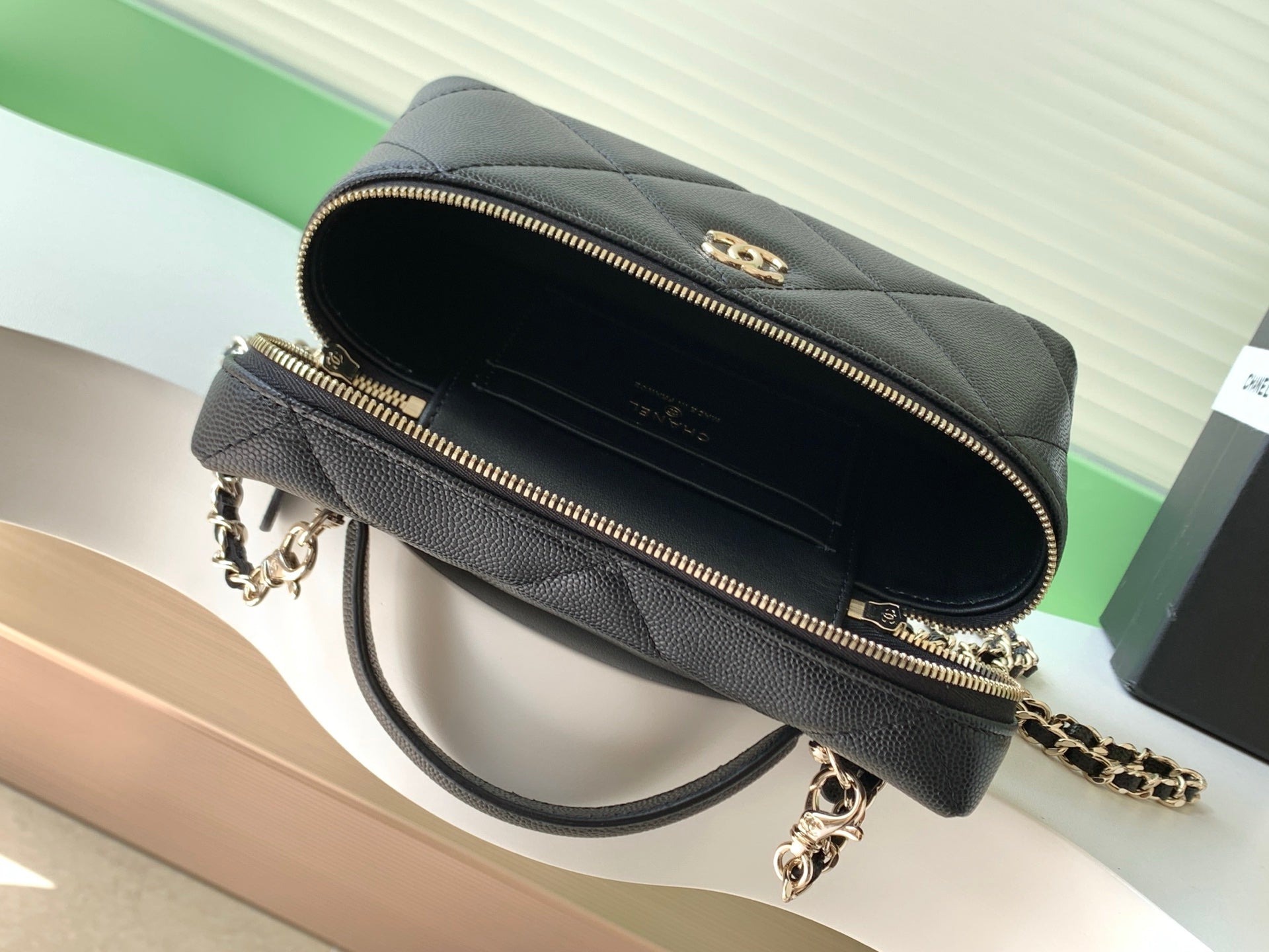 CHANEL 25S VANITY BAG 19.5 CM IN BLACK LAMBSKIN