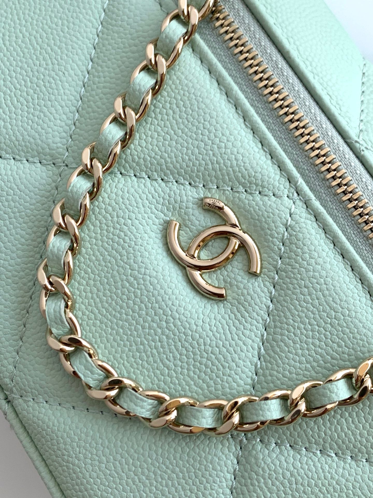 CHANEL 25S VANITY BAG 19.5 CM IN MINT GREEN LAMBSKIN