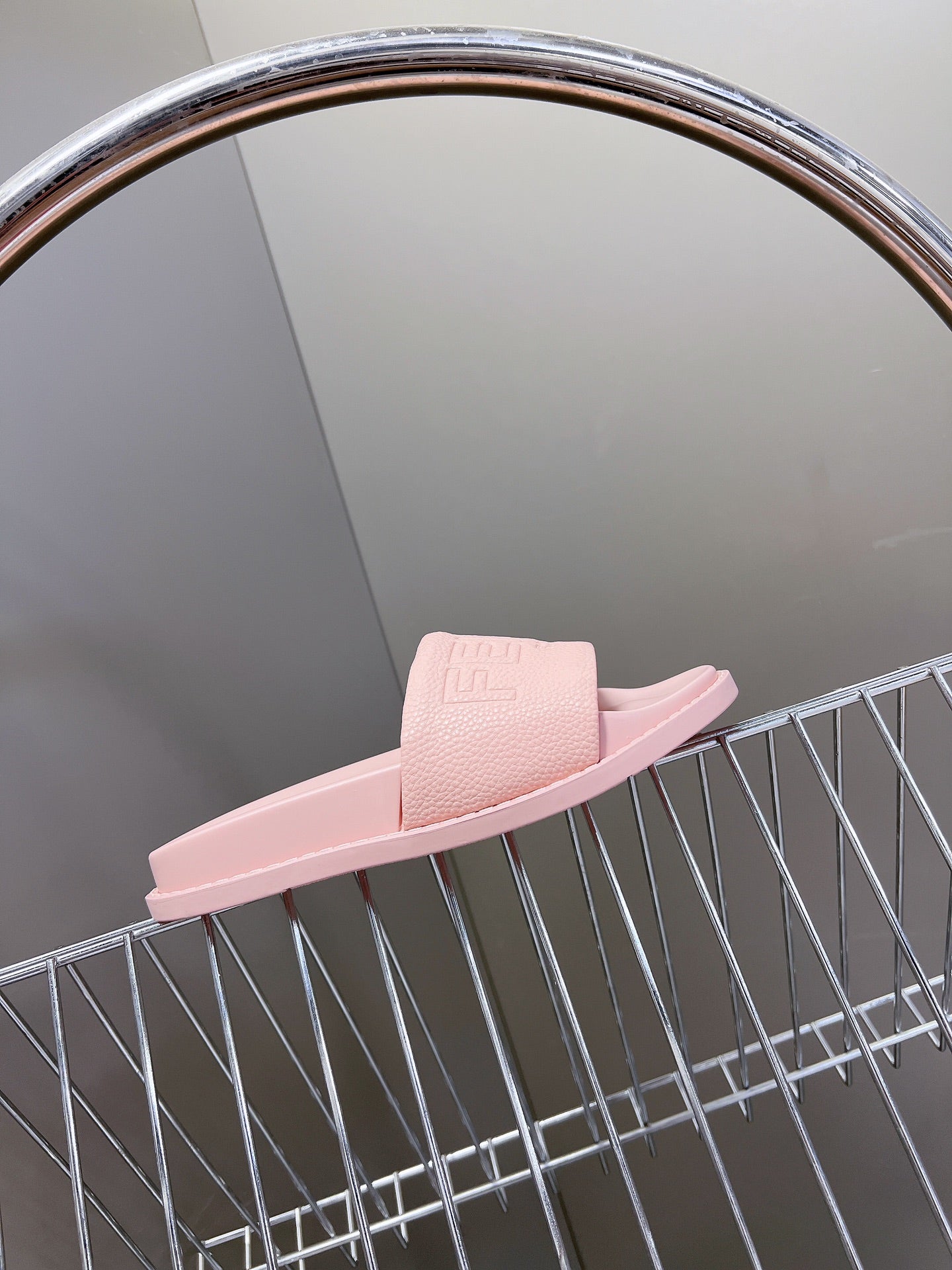 FENDI ROMA SLIDES IN LIGHT PINK LAMBSKIN LEATHER