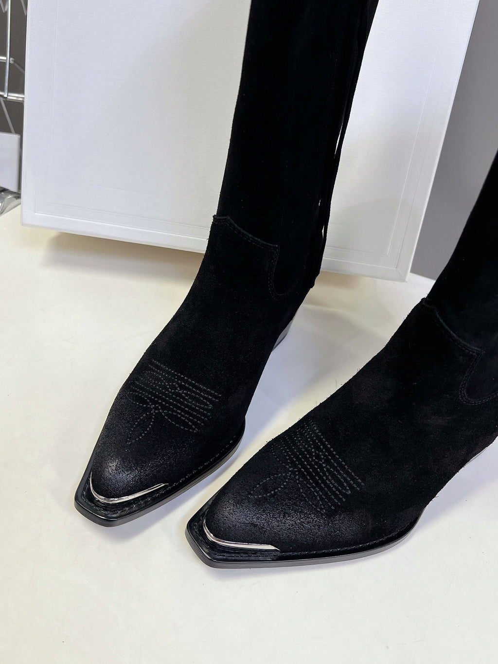 CELINE 25S HIGH CUT CHELSEA BOOTS 45MM IN BLACK SUEDE