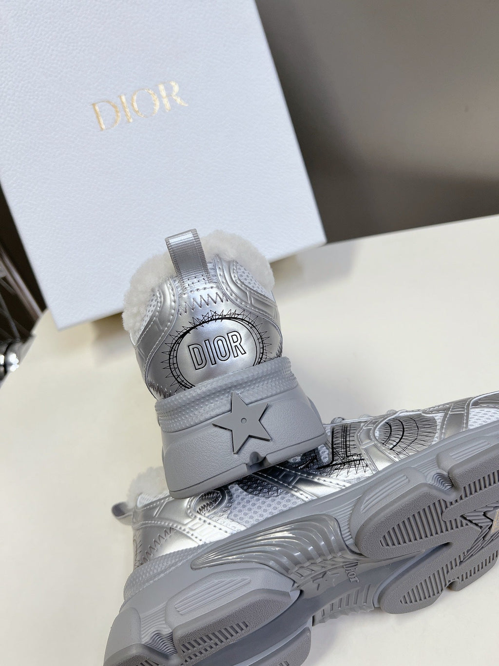 DIOR CHRONO SNEAKER 25S IN SILVER LAMBSKIN AND MESH FABRIC