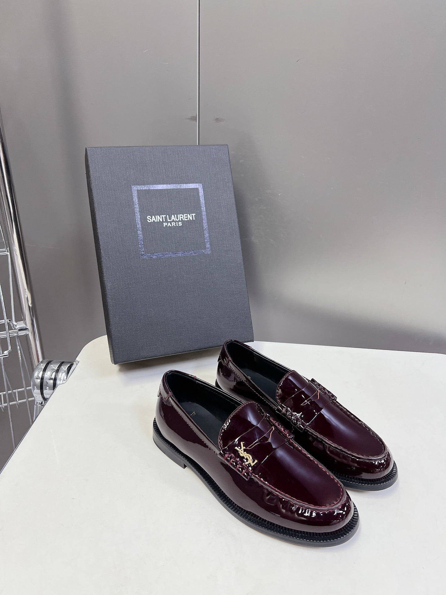 YSL 25S SAINT LAURENT LOAFERS IN BLACK CHERRY PATENT CALFSKIN