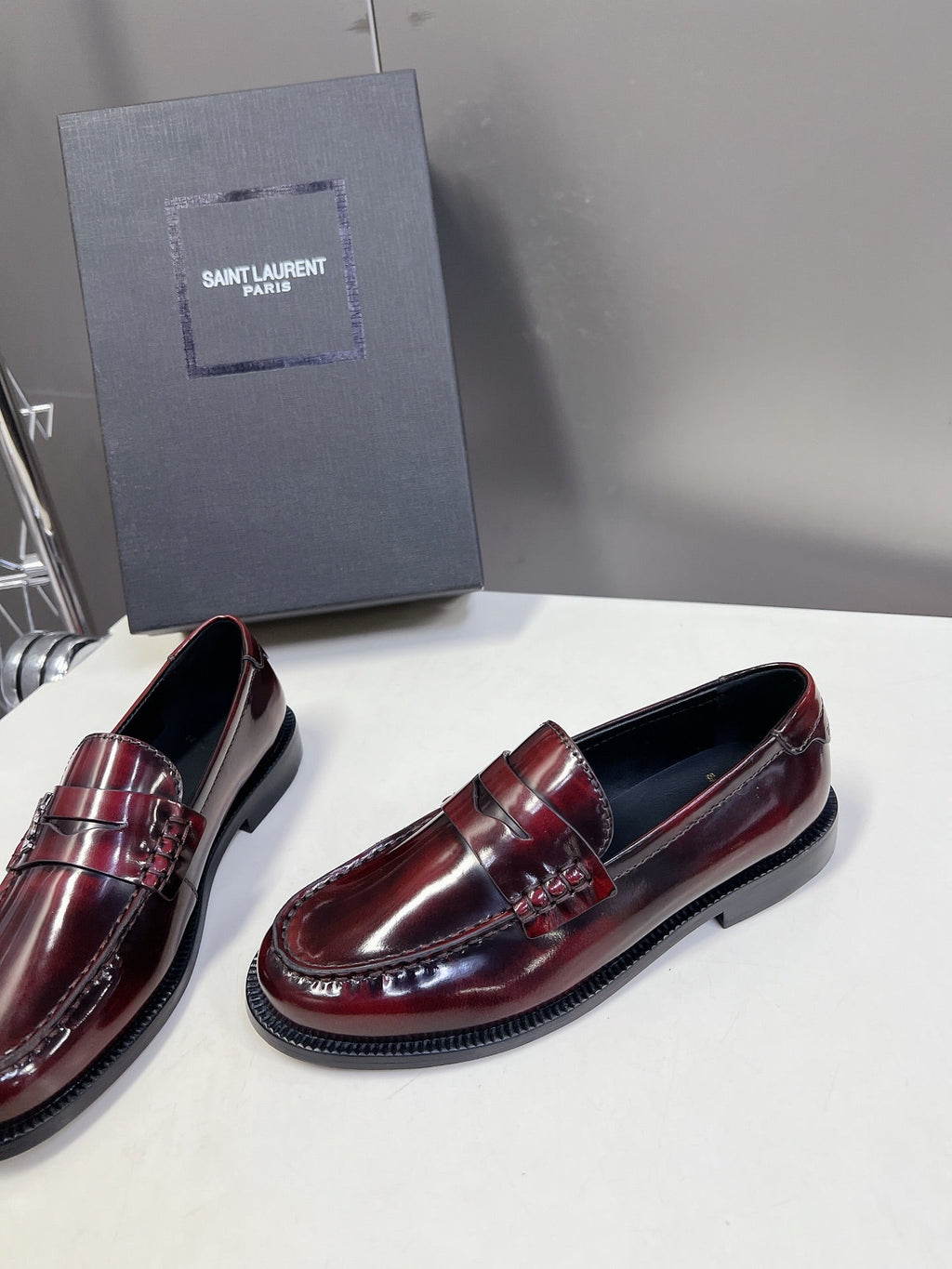 YSL 25S SAINT LAURENT LOAFERS IN TORTOISESHELL CRIMSON GLOSSY CALFSKIN
