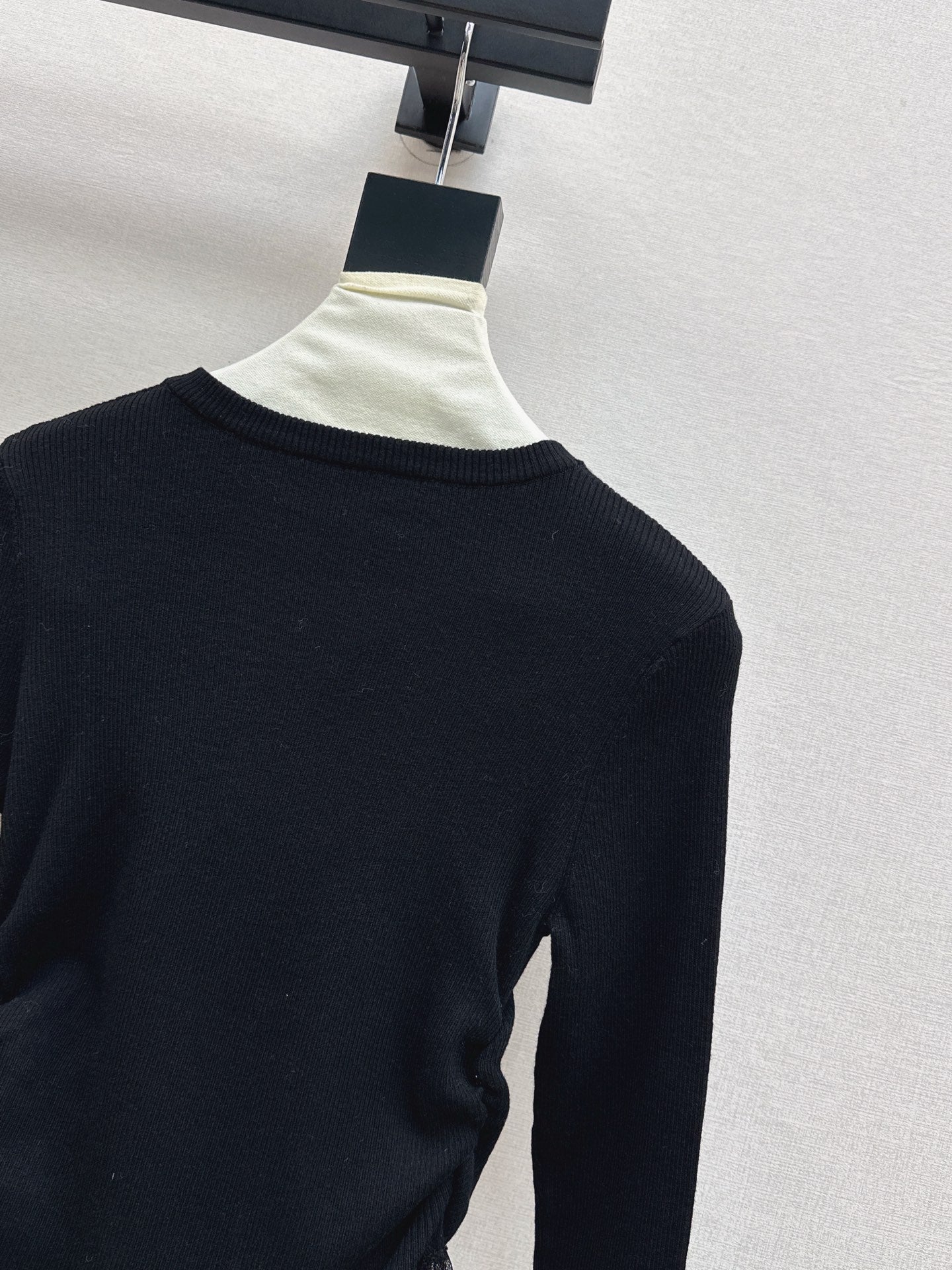 MIUMIU LONG-SLEEVE KNIT TOP STYLE 819