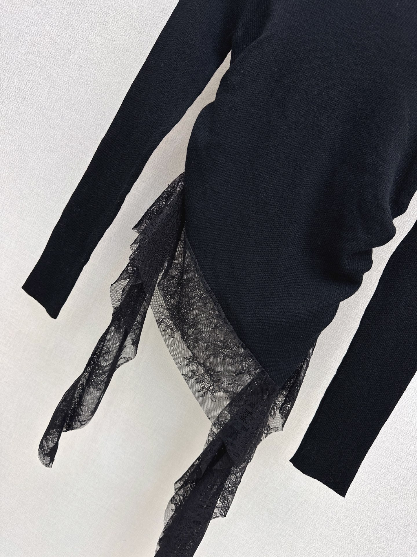 MIUMIU LONG-SLEEVE KNIT TOP STYLE 819