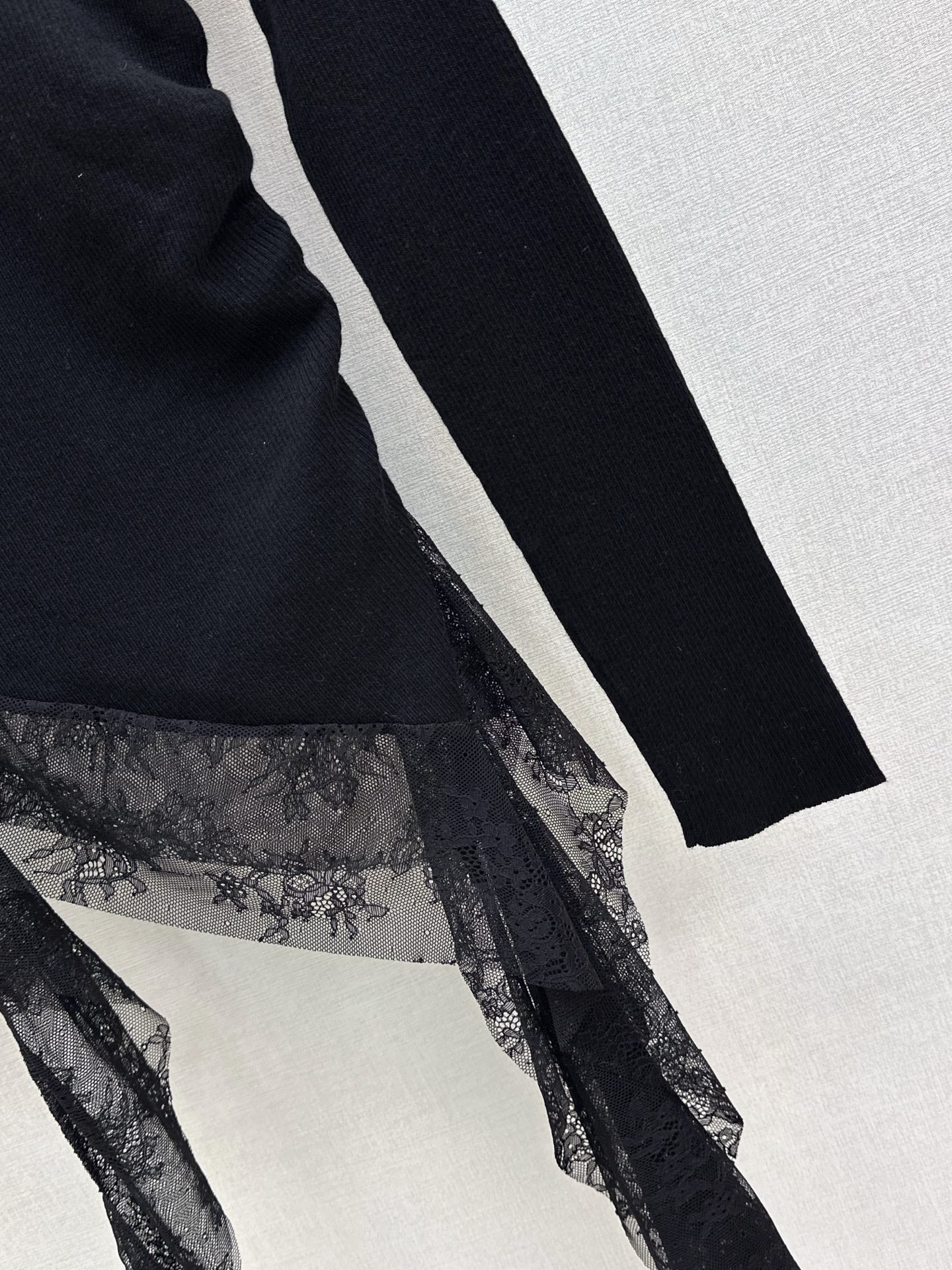 MIUMIU LONG-SLEEVE KNIT TOP STYLE 819